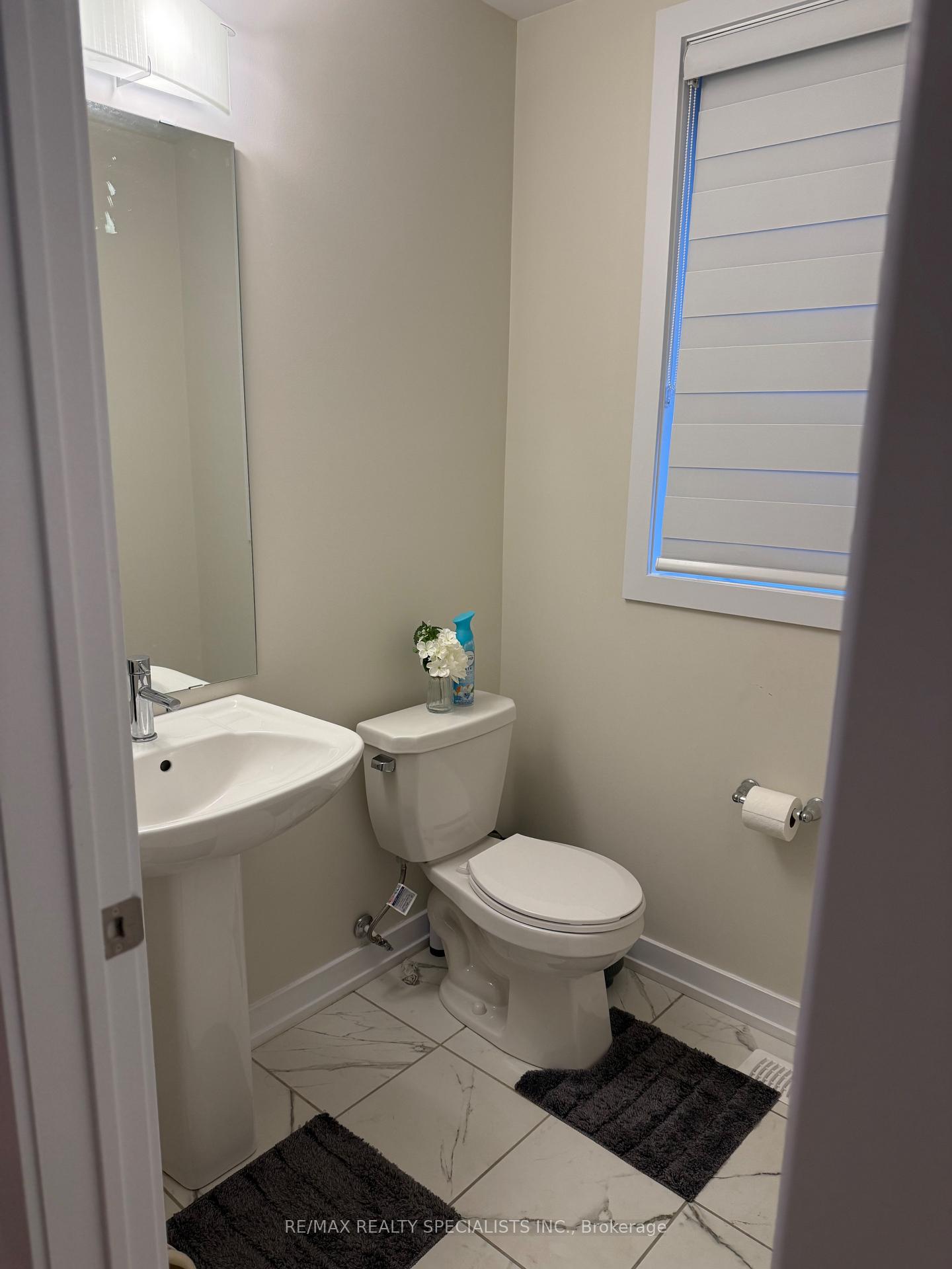 Photo 11 of 84 Lilac Circle, Haldimand — HOMEH