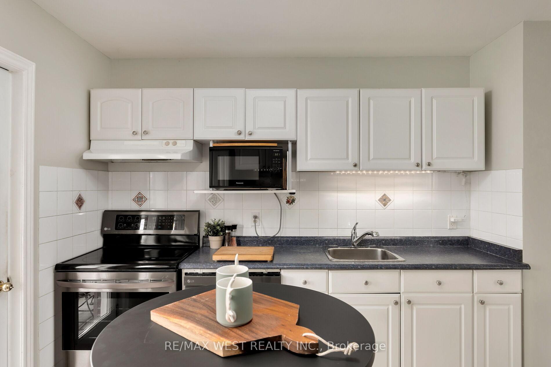 Photo 6 of 155 Rhodes Avenue, Toronto, Greenwood-Coxwell — HOMEH