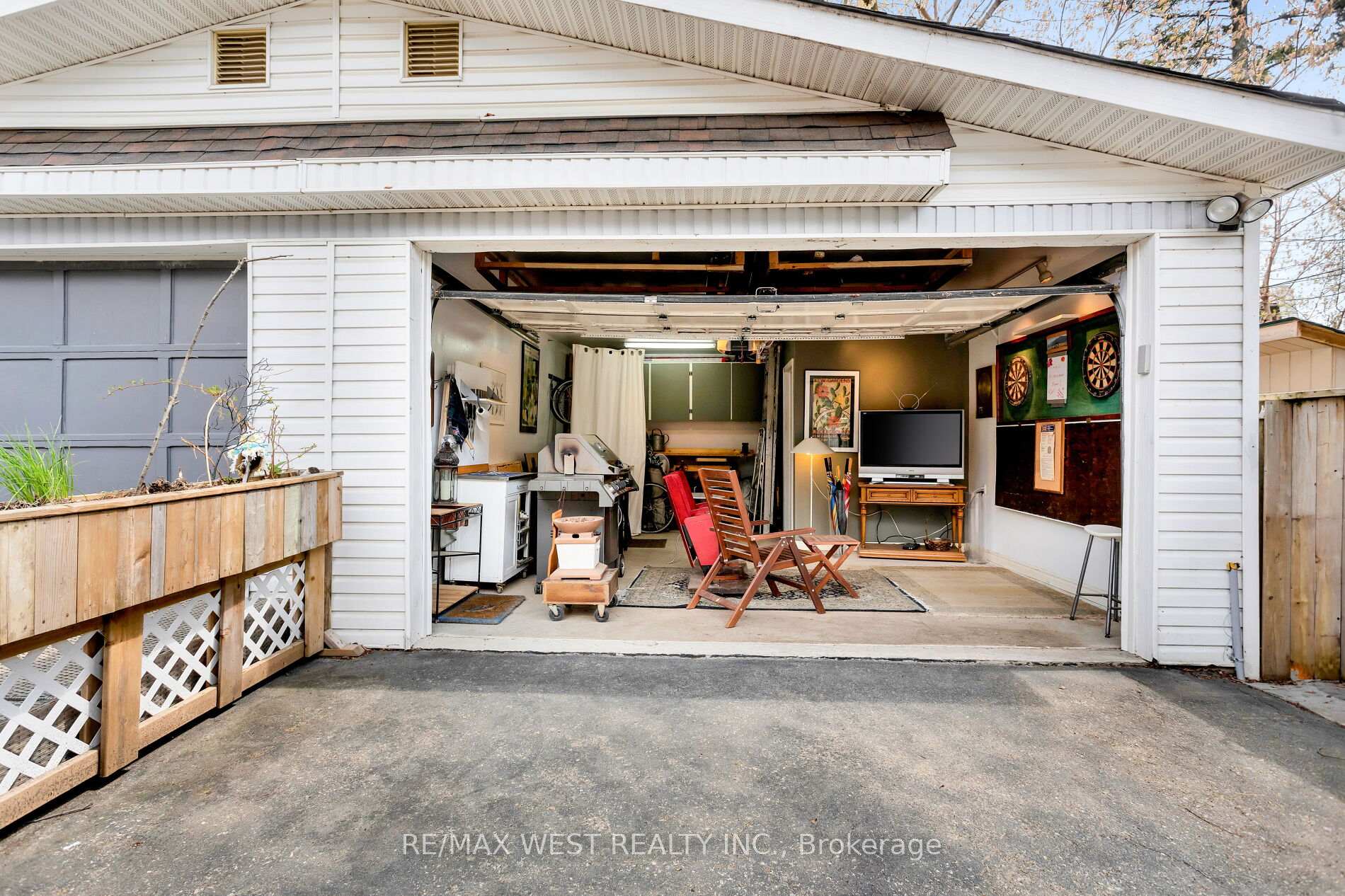 Photo 35 of 155 Rhodes Avenue, Toronto, Greenwood-Coxwell — HOMEH