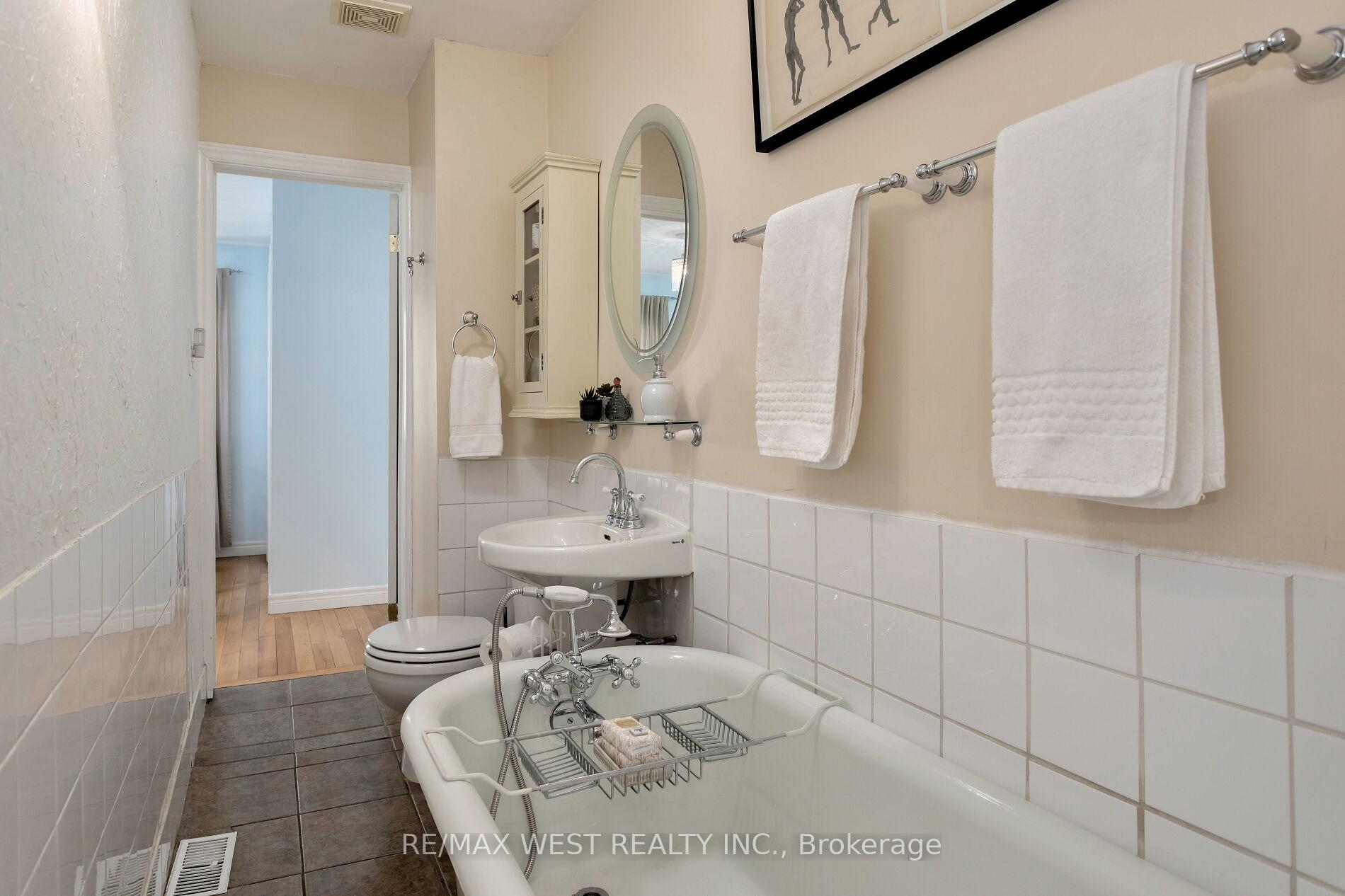 Photo 43 of 155 Rhodes Avenue, Toronto, Greenwood-Coxwell — HOMEH