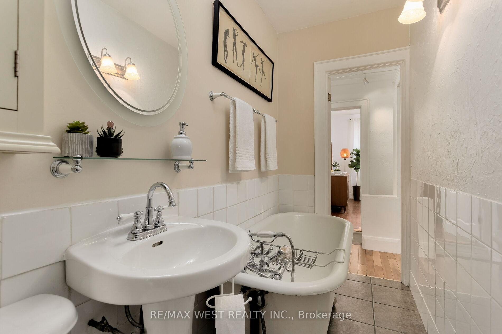 Photo 23 of 155 Rhodes Avenue, Toronto, Greenwood-Coxwell — HOMEH