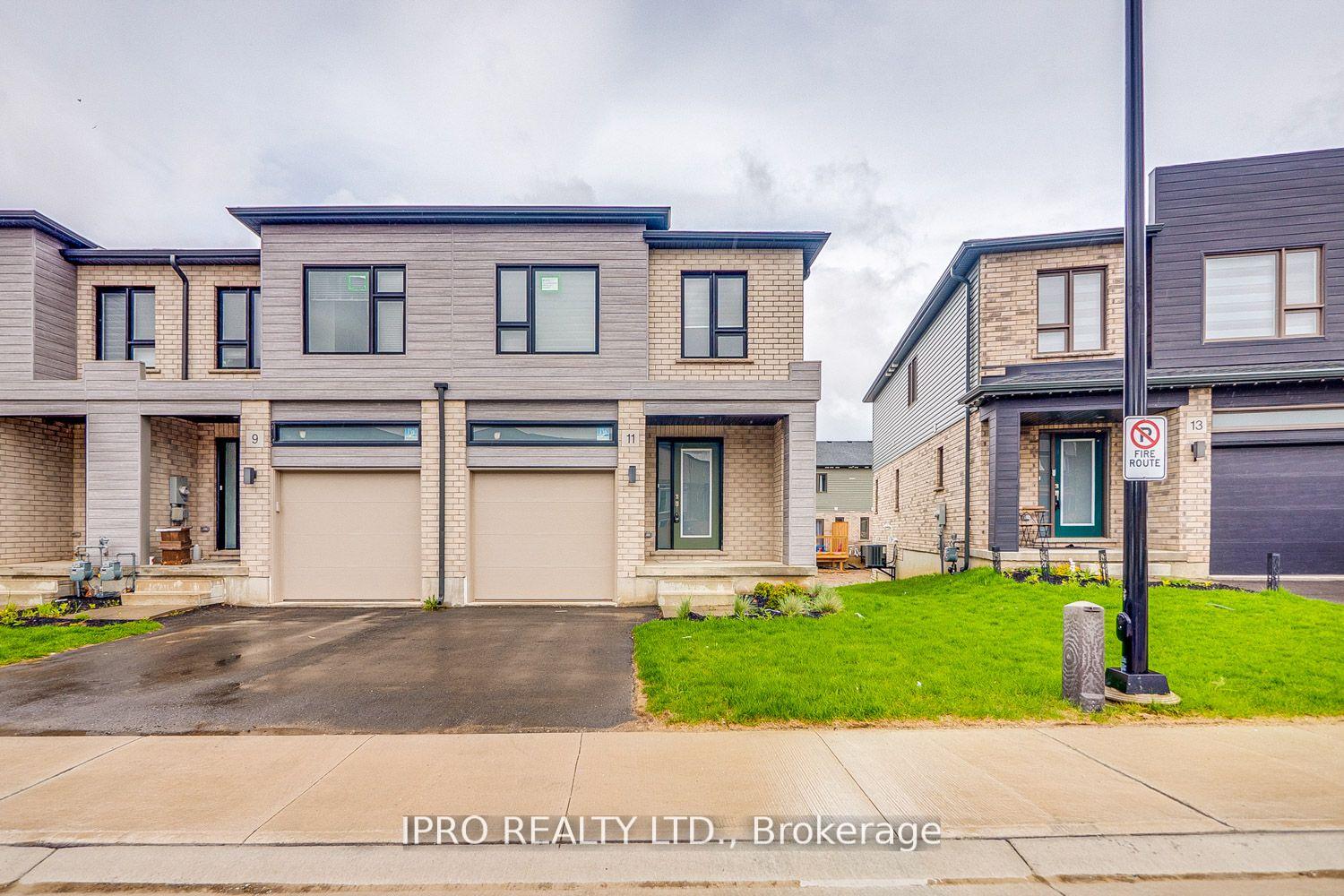 Front of 11 Shedrow Place