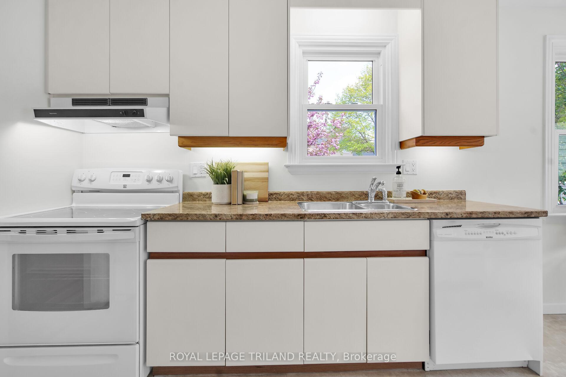 Photo 3 of 905 Fontaine Road, London, North M — HOMEH