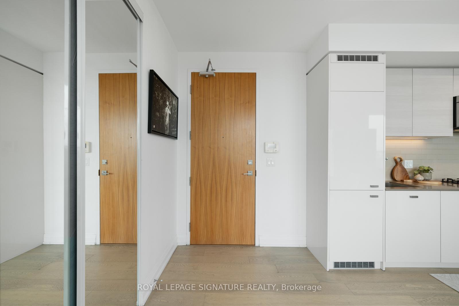 Photo 3 of Unit 808, 835 St Clair Avenue W, Toronto, Wychwood — HOMEH