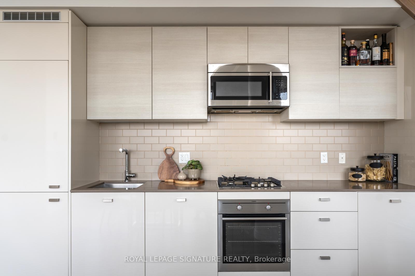 Photo 12 of Unit 808, 835 St Clair Avenue W, Toronto, Wychwood — HOMEH