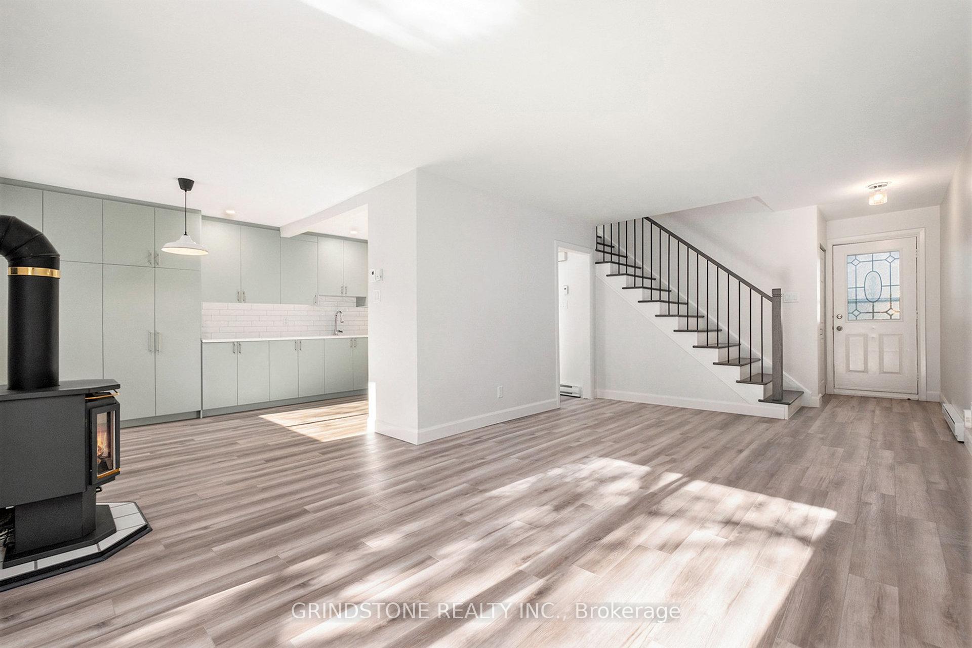 Photo 9 of 79 Grady Crescent, Ottawa, Sheahan Estates/Trend Village — HOMEH