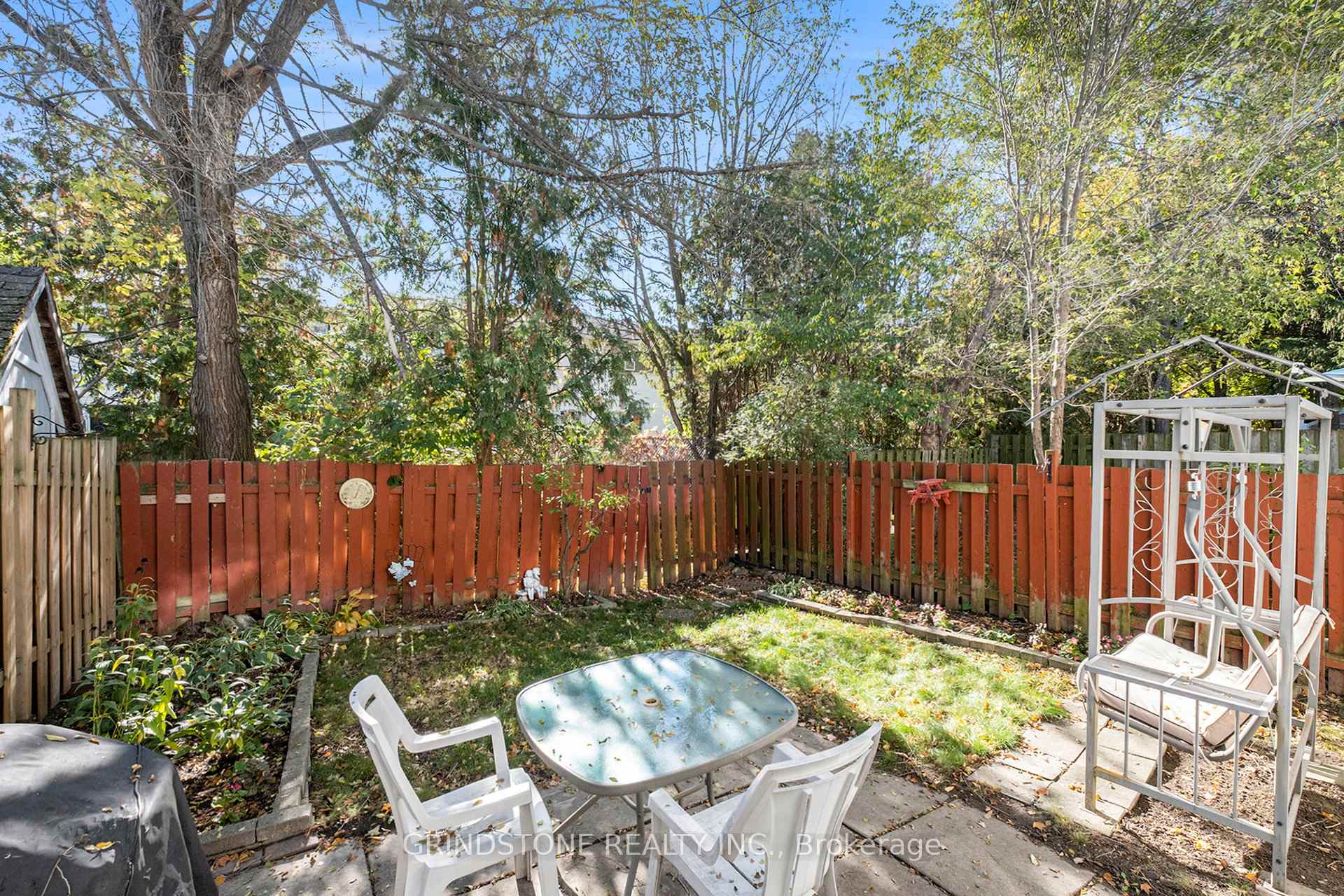 Photo 11 of 79 Grady Crescent, Ottawa, Sheahan Estates/Trend Village — HOMEH