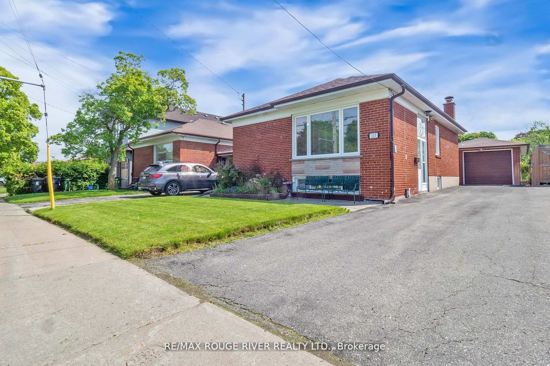 Photo 2 of 117 Shropshire Drive, Scarborough, Dorset Park — HOMEH