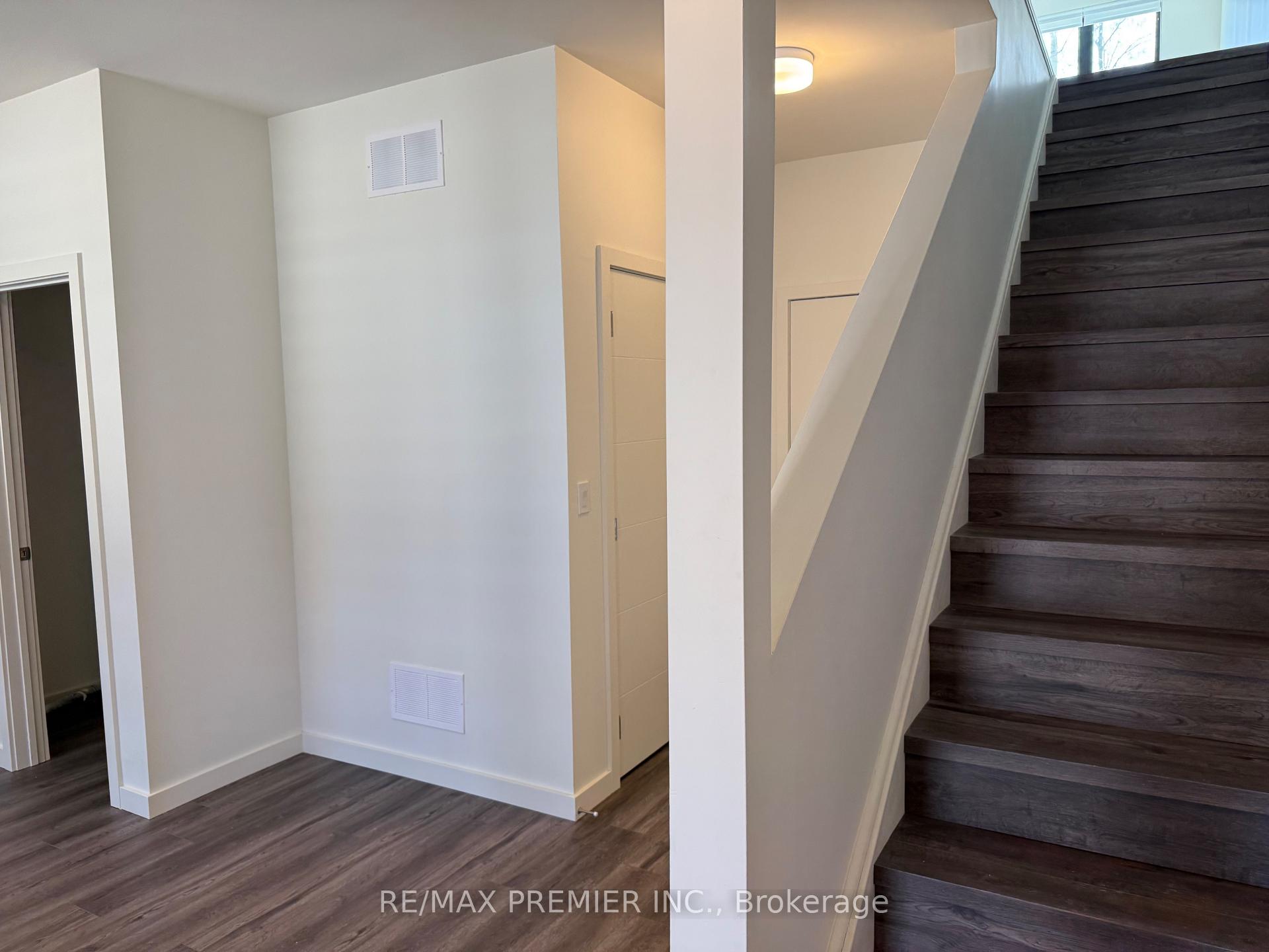 Photo 2 of 22 Rainwater Lane, Barrie, Holly — HOMEH