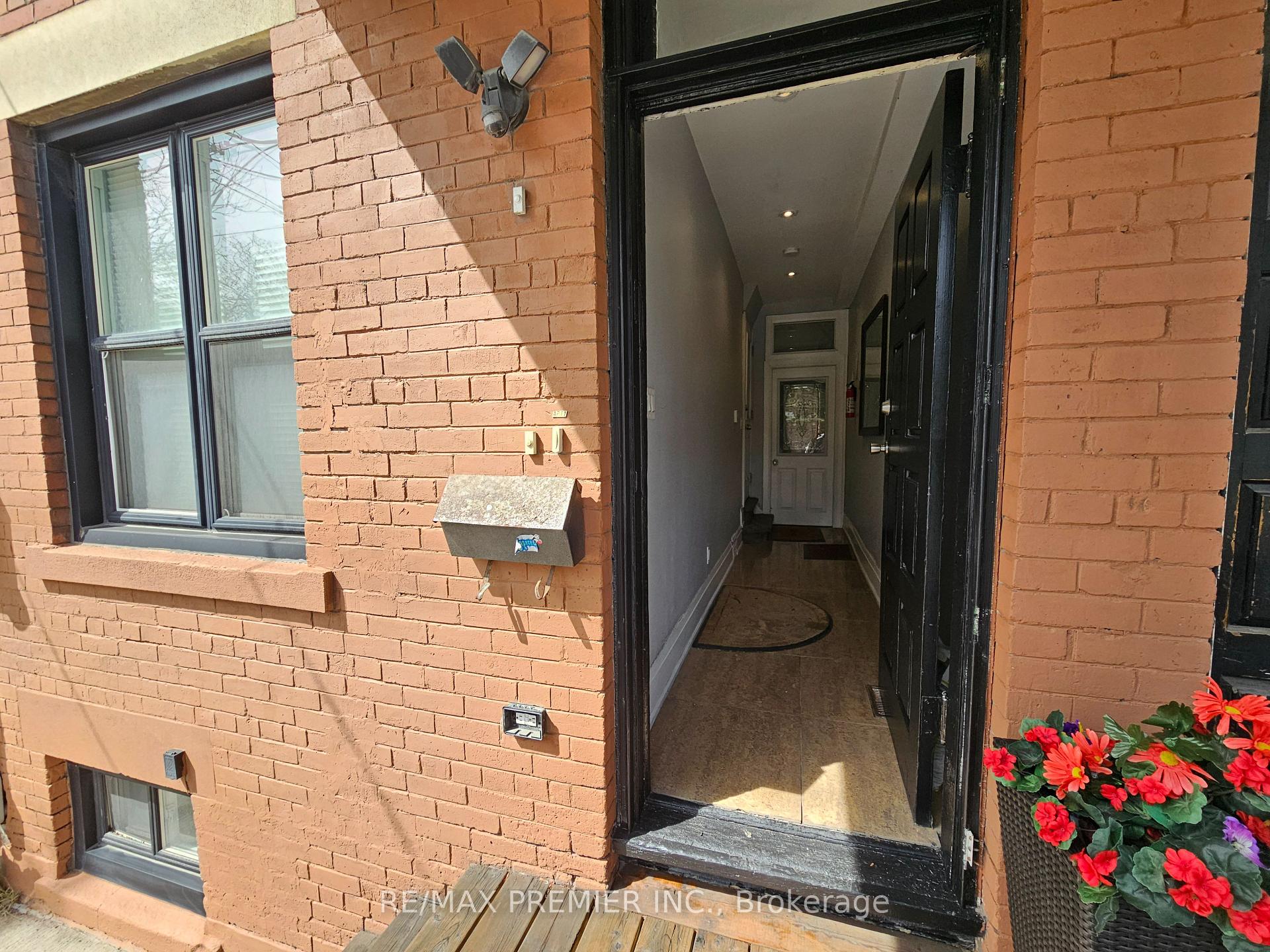 Photo 4 of Unit 101, 454 Gerrard Street, Toronto, Cabbagetown-South St. James Town — HOMEH