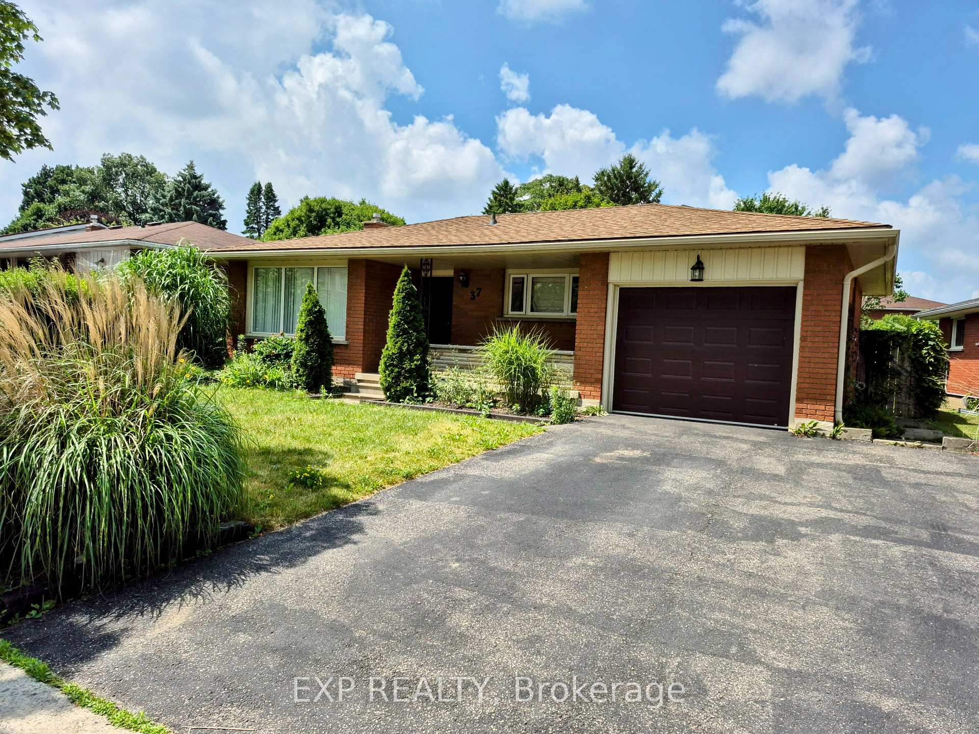 Front of Unit Upper, 37 Montcalm Drive E