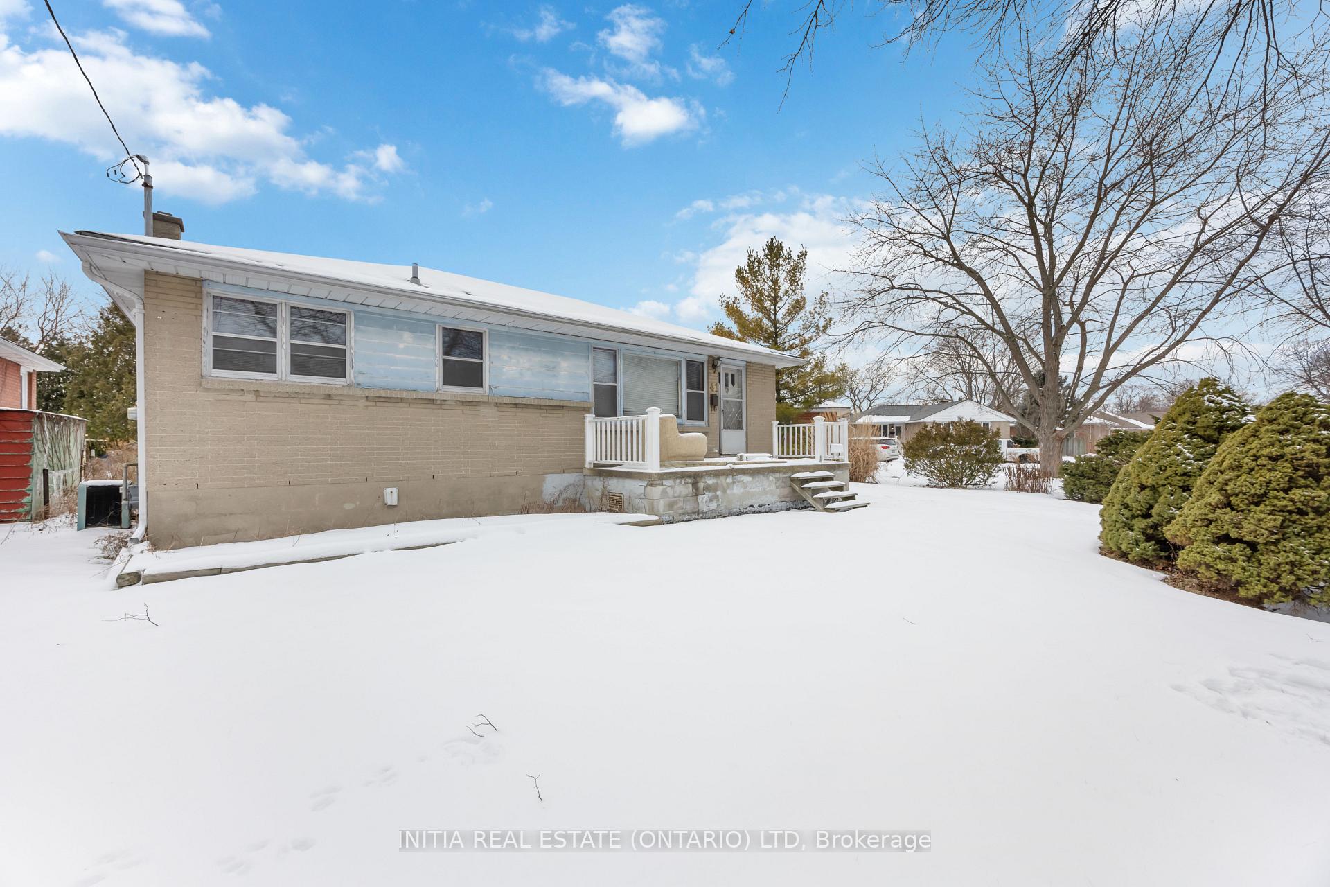 Photo 3 of 41 Tunis Avenue, Sarnia — HOMEH