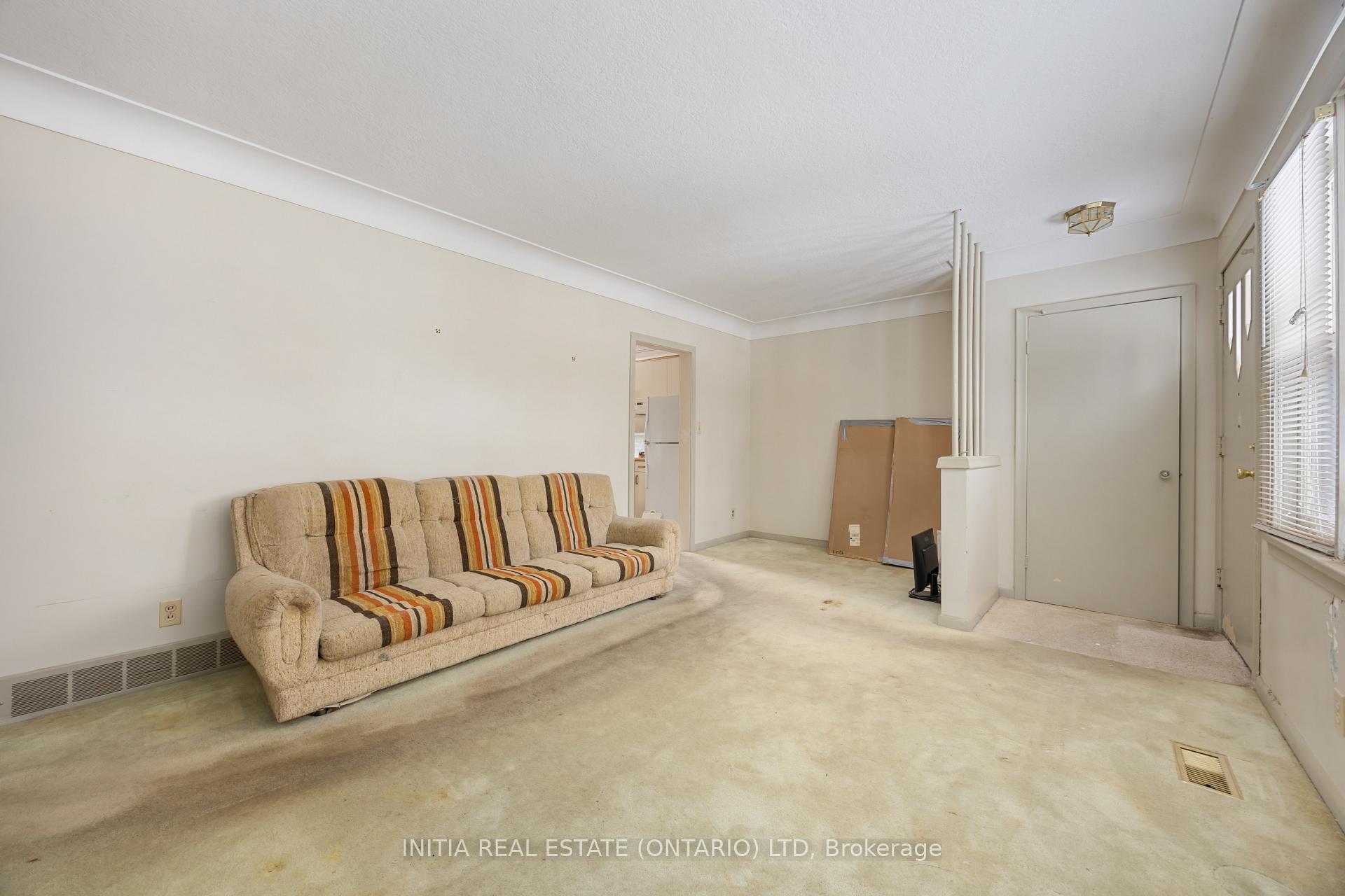 Photo 4 of 41 Tunis Avenue, Sarnia — HOMEH