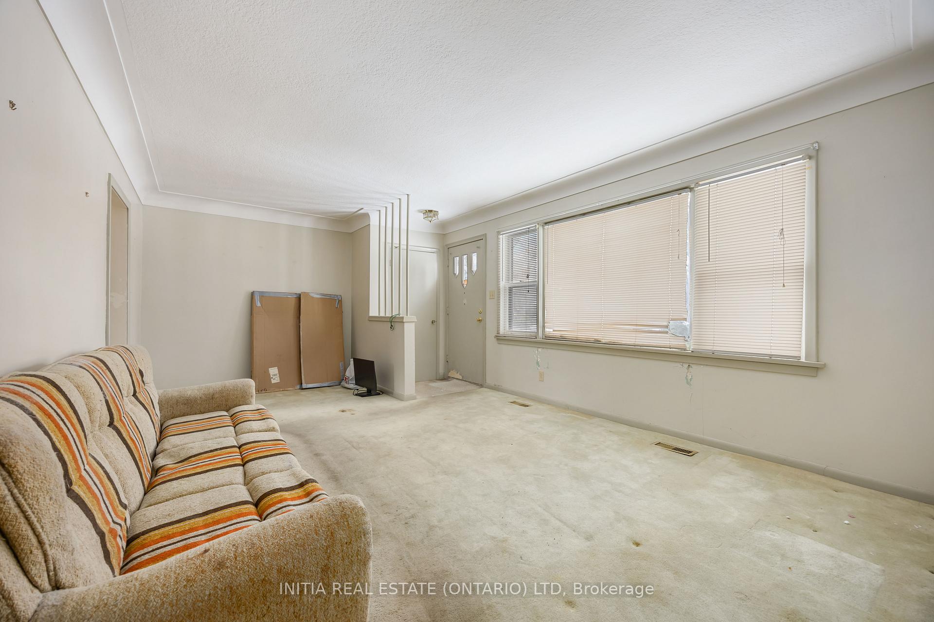 Photo 11 of 41 Tunis Avenue, Sarnia — HOMEH