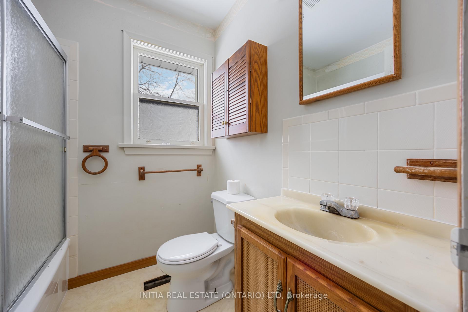 Photo 5 of 41 Tunis Avenue, Sarnia — HOMEH