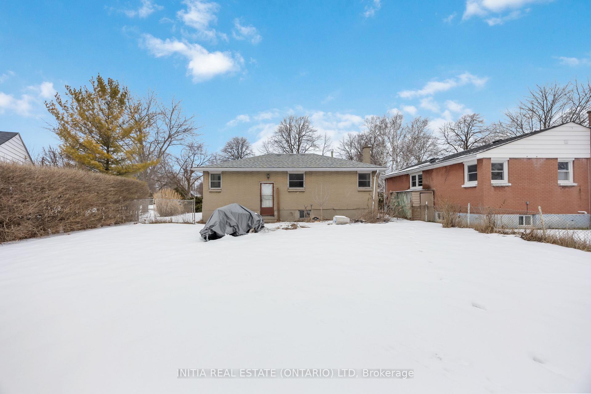 Photo 17 of 41 Tunis Avenue, Sarnia — HOMEH