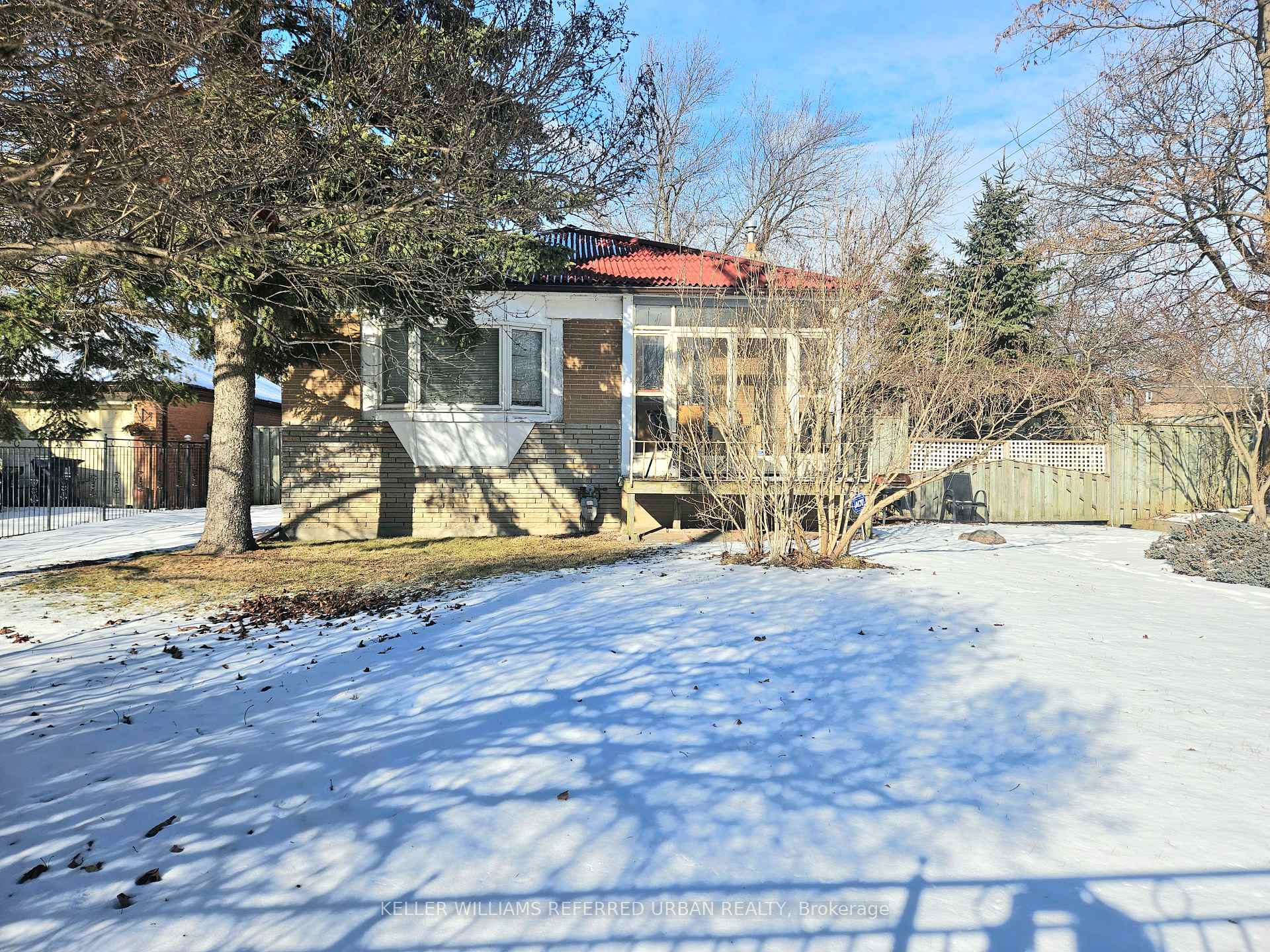 Front of 5332 Lawrence Avenue E