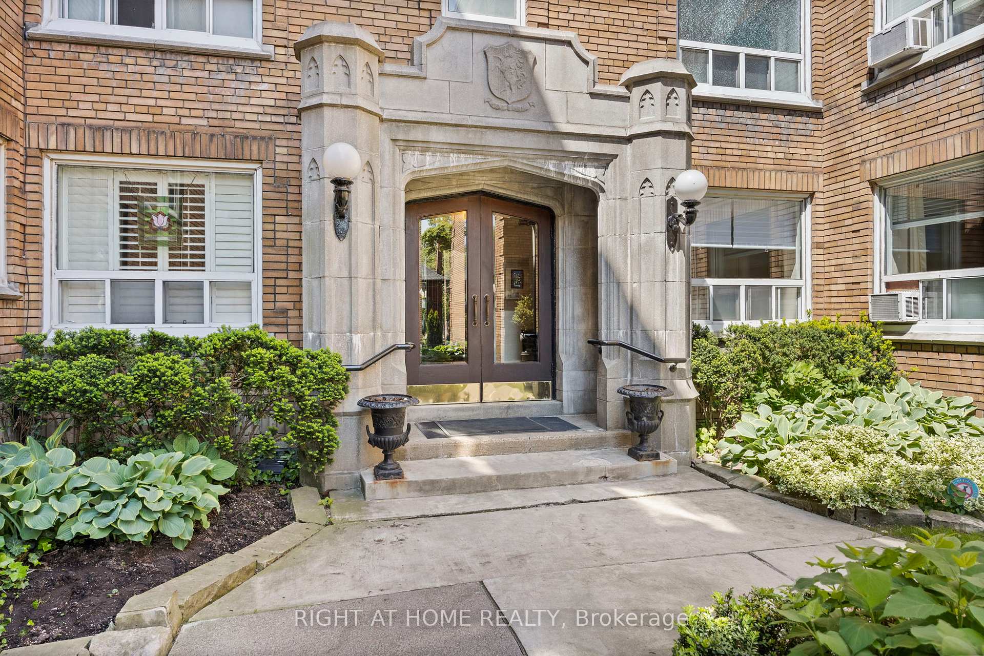 Photo 3 of Unit 108, 100 Oriole Parkway, Toronto, Forest Hill South — HOMEH