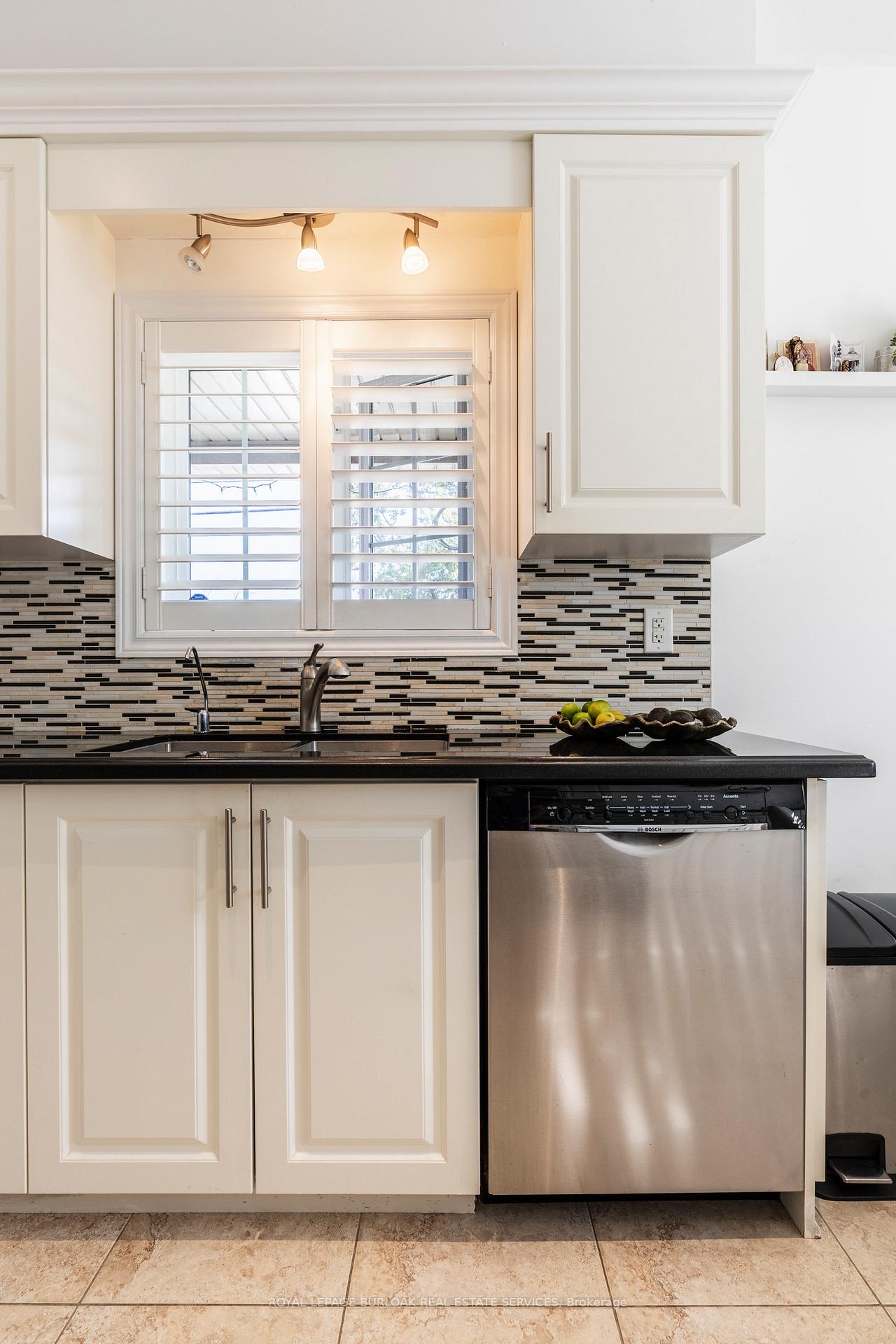 Photo 4 of Unit 1, 515 Winston Road, Grimsby, Grimsby Beach — HOMEH