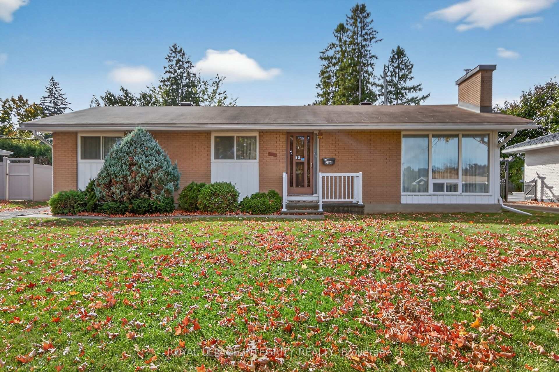 Photo 1 of 2106 Dunelm Street, Ottawa, Elmvale Acres/Urbandale — HOMEH