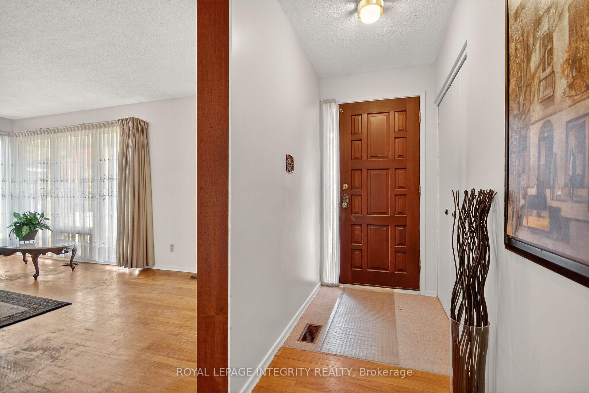 Photo 10 of 2106 Dunelm Street, Ottawa, Elmvale Acres/Urbandale — HOMEH
