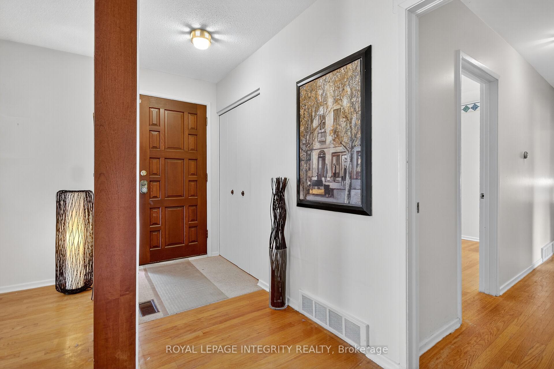 Photo 4 of 2106 Dunelm Street, Ottawa, Elmvale Acres/Urbandale — HOMEH