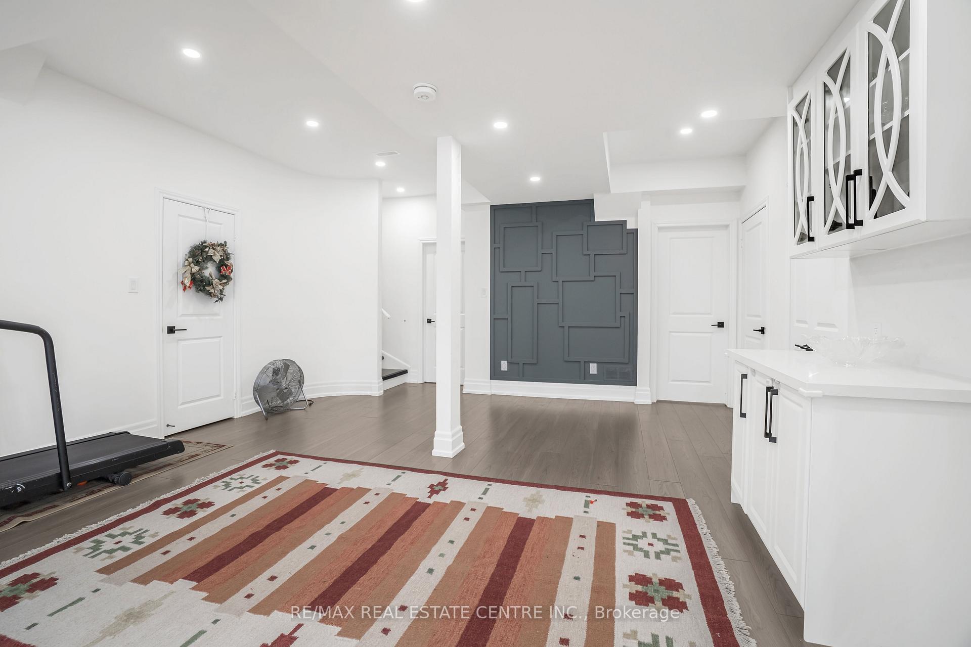 Photo 11 of 40 Highvalley (Basement) Circle, Brampton, Brampton West — HOMEH