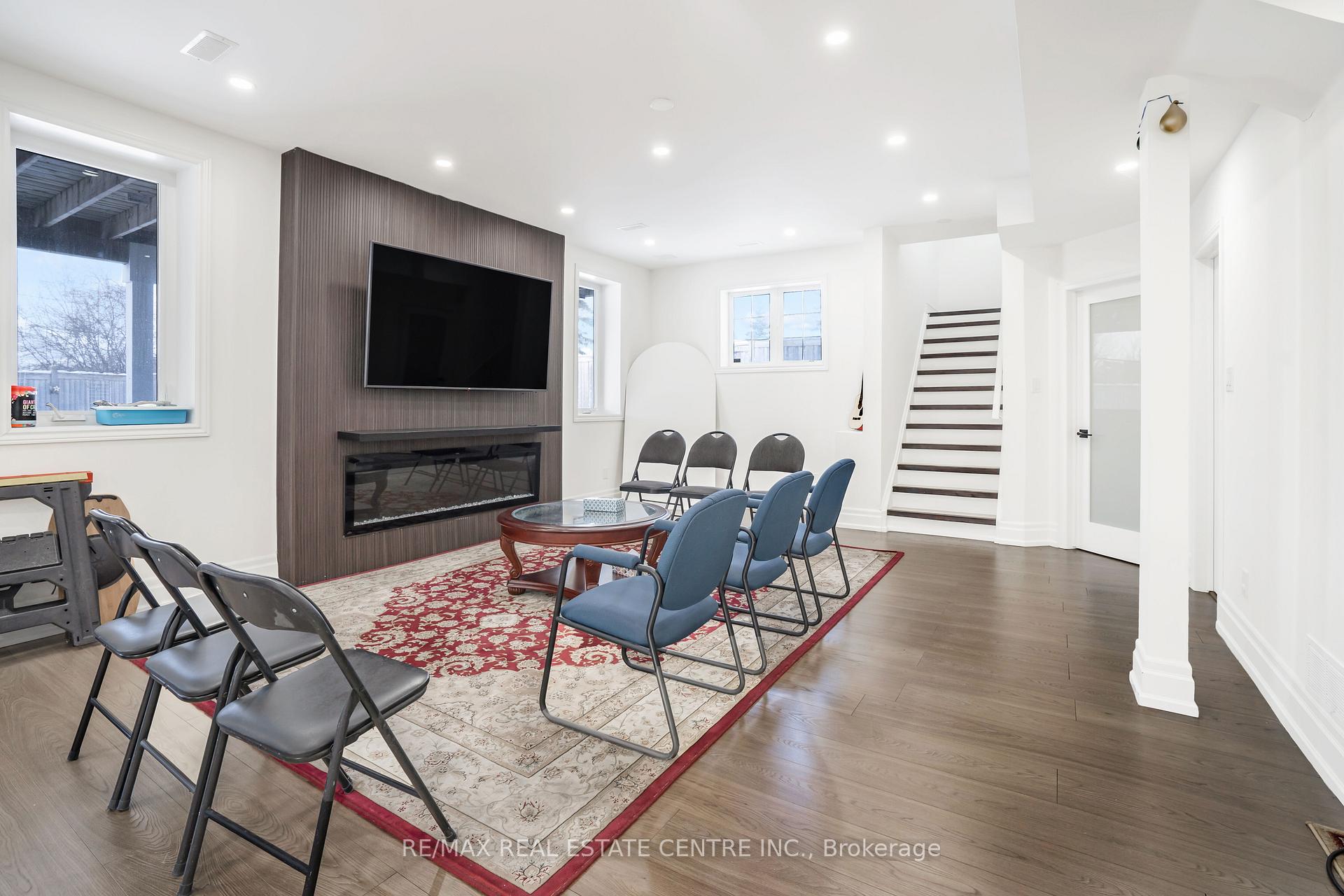 Photo 2 of 40 Highvalley (Basement) Circle, Brampton, Brampton West — HOMEH