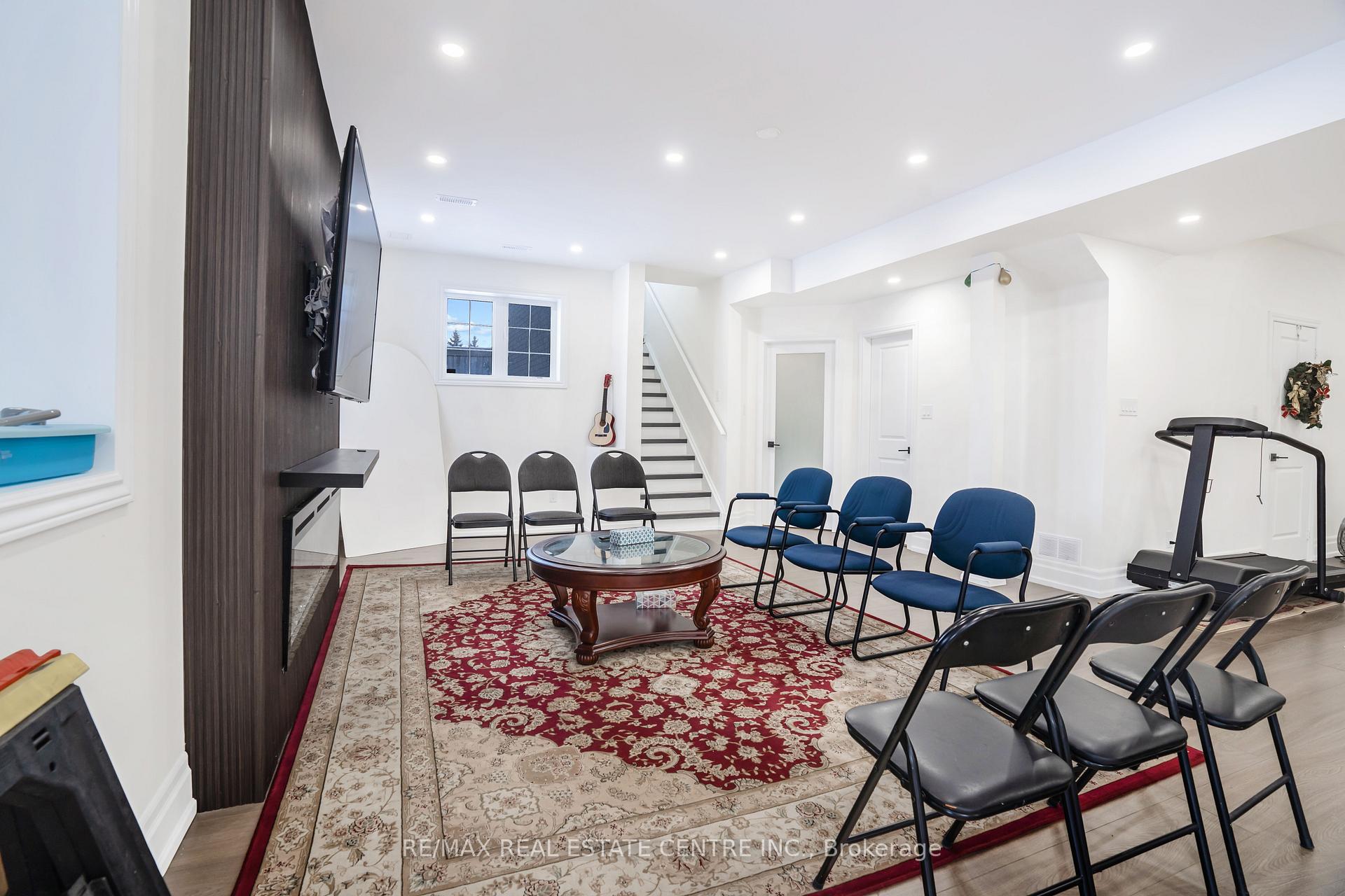 Photo 18 of 40 Highvalley (Basement) Circle, Brampton, Brampton West — HOMEH
