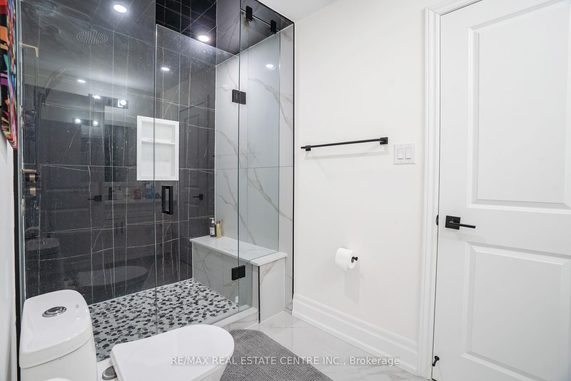 Photo 23 of 40 Highvalley (Basement) Circle, Brampton, Brampton West — HOMEH