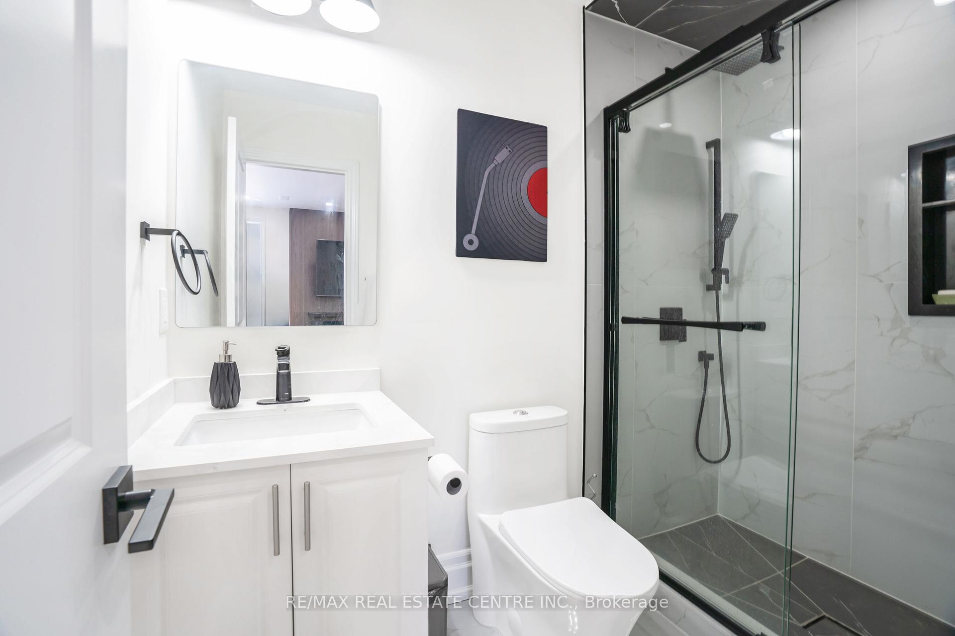 Photo 5 of 40 Highvalley (Basement) Circle, Brampton, Brampton West — HOMEH