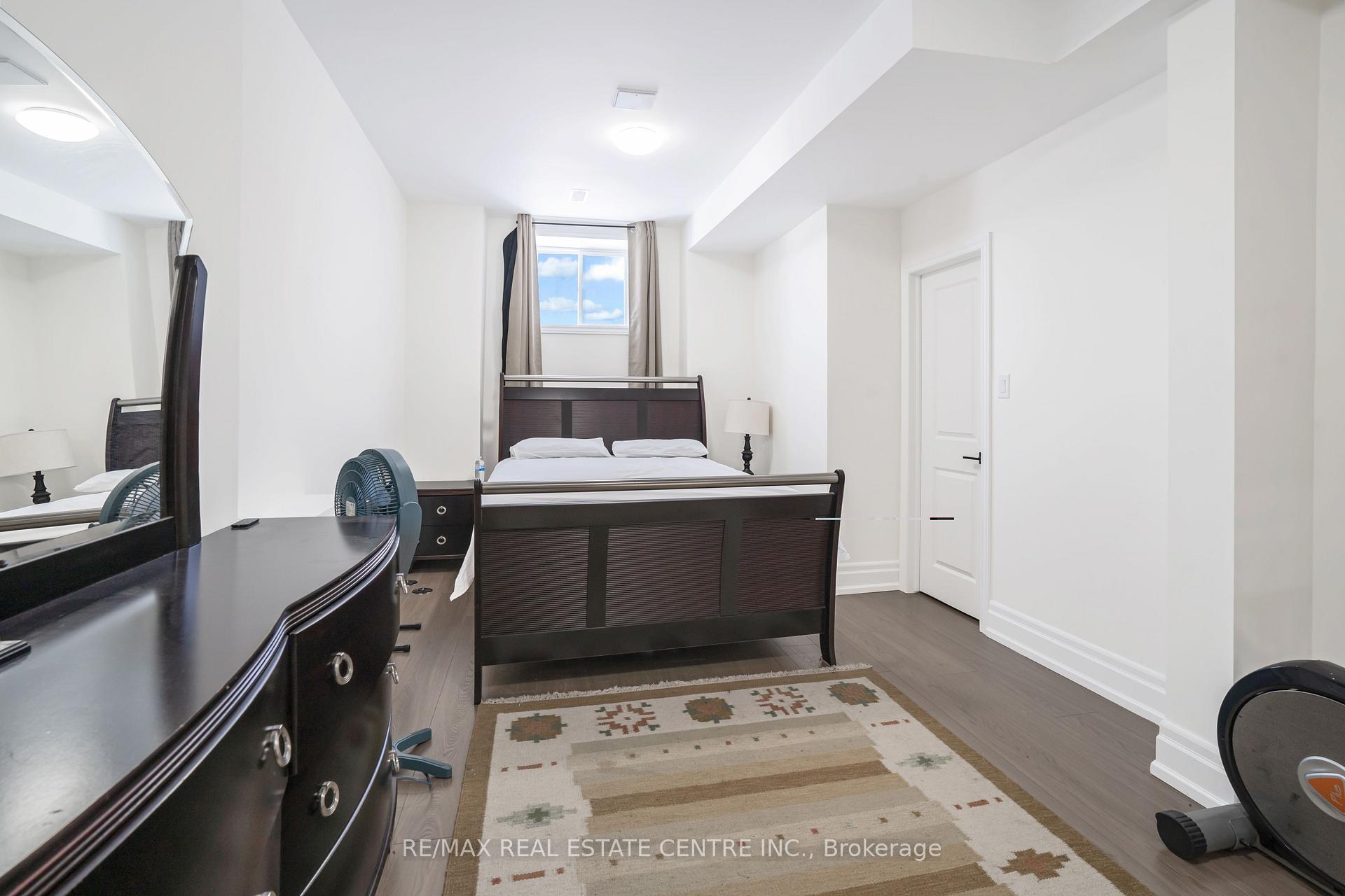 Photo 8 of 40 Highvalley (Basement) Circle, Brampton, Brampton West — HOMEH