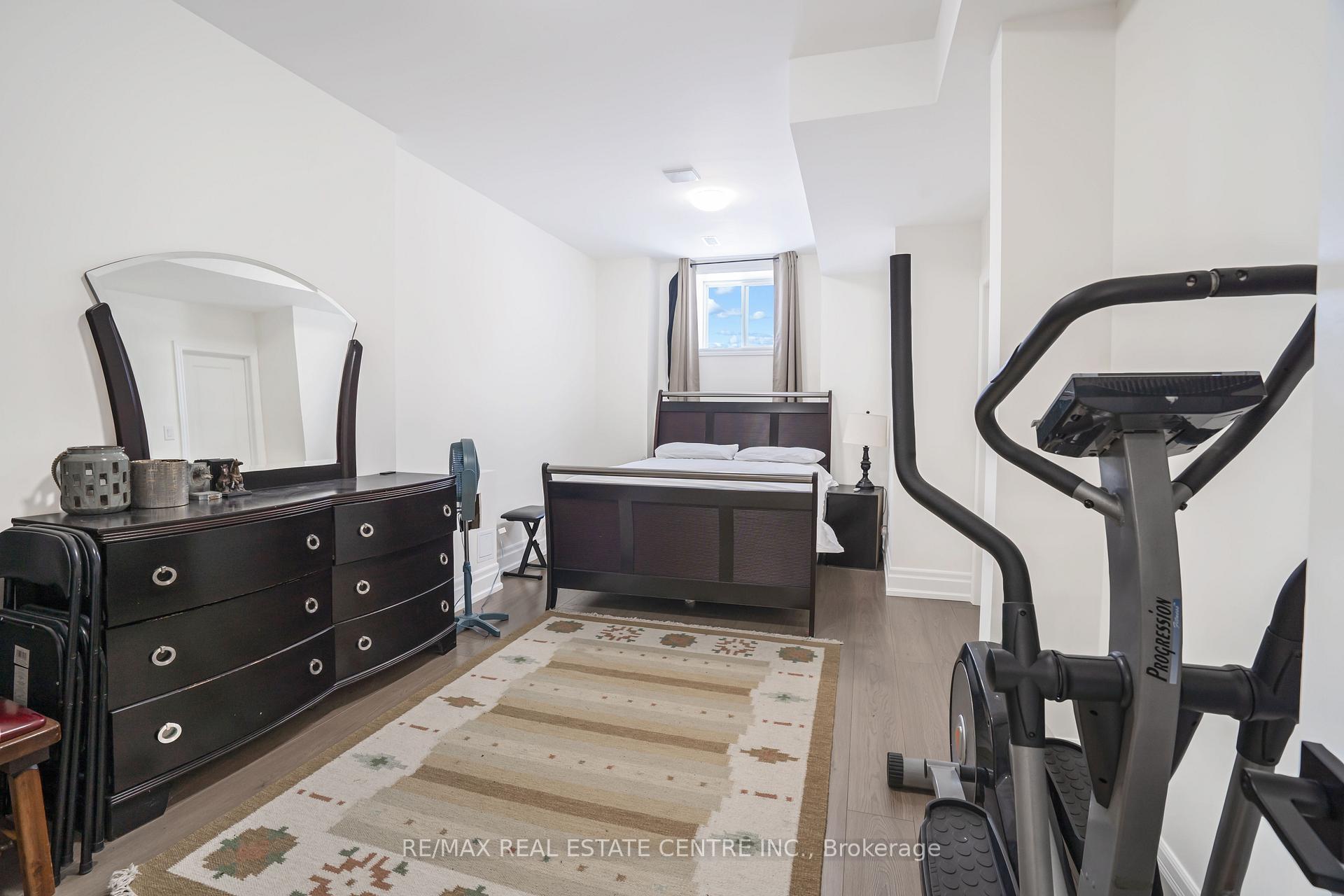 Photo 10 of 40 Highvalley (Basement) Circle, Brampton, Brampton West — HOMEH
