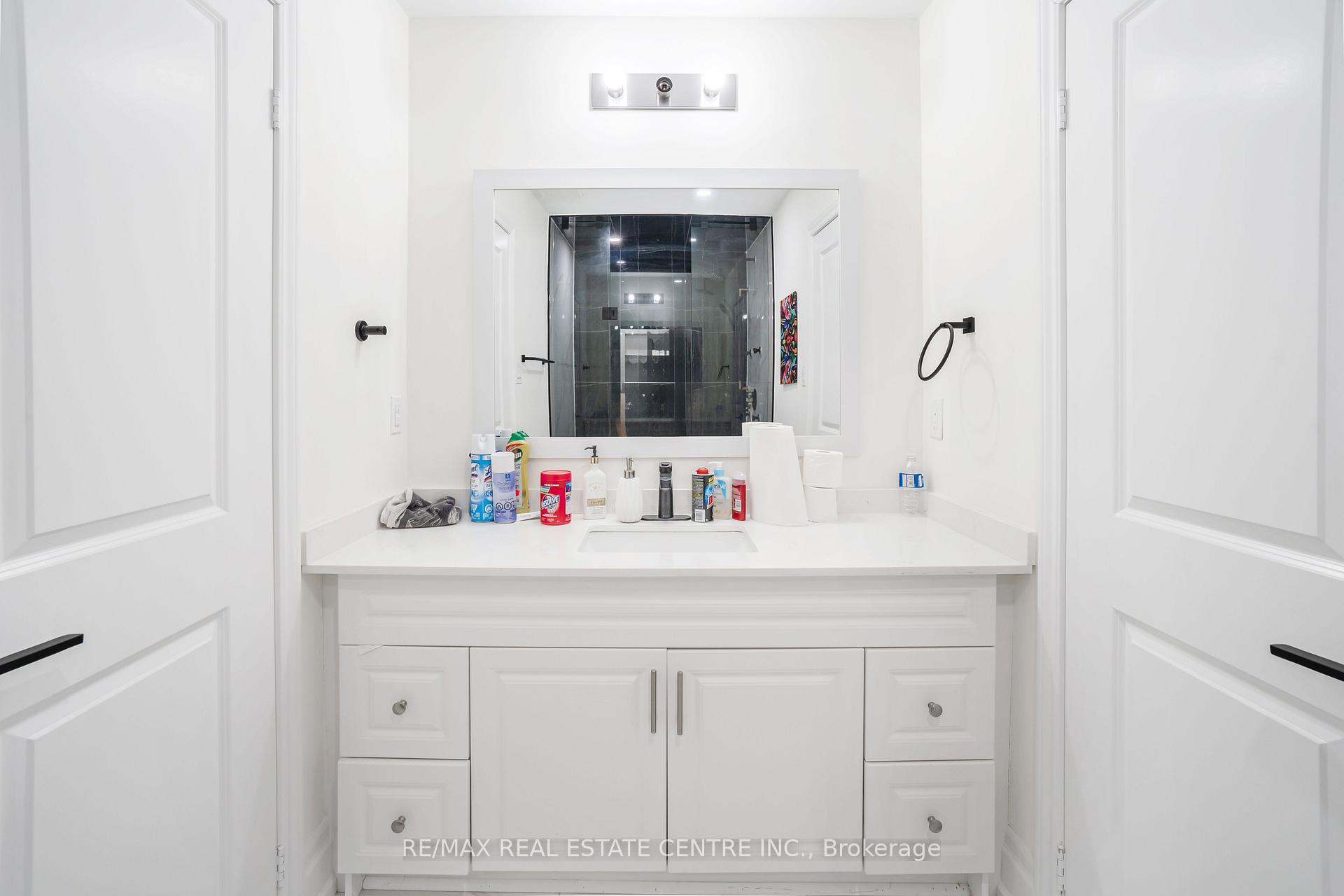 Photo 6 of 40 Highvalley (Basement) Circle, Brampton, Brampton West — HOMEH