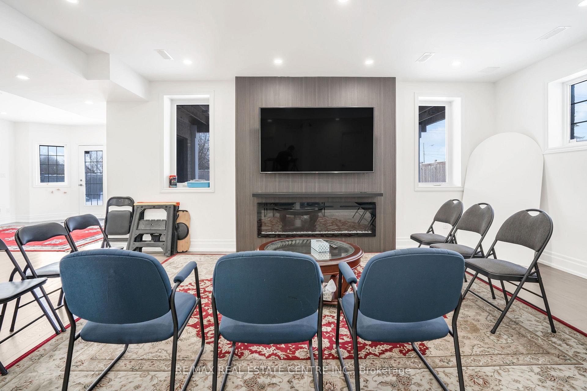 Photo 21 of 40 Highvalley (Basement) Circle, Brampton, Brampton West — HOMEH