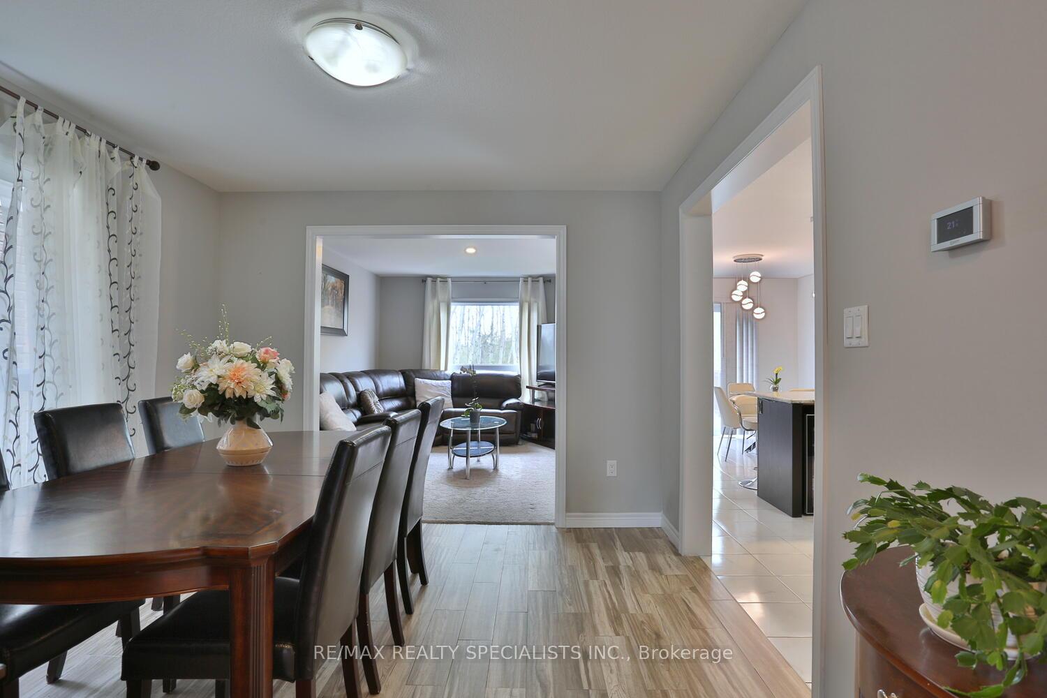 Photo 3 of 189 Macalister Boulevard, Guelph, Kortright East — HOMEH