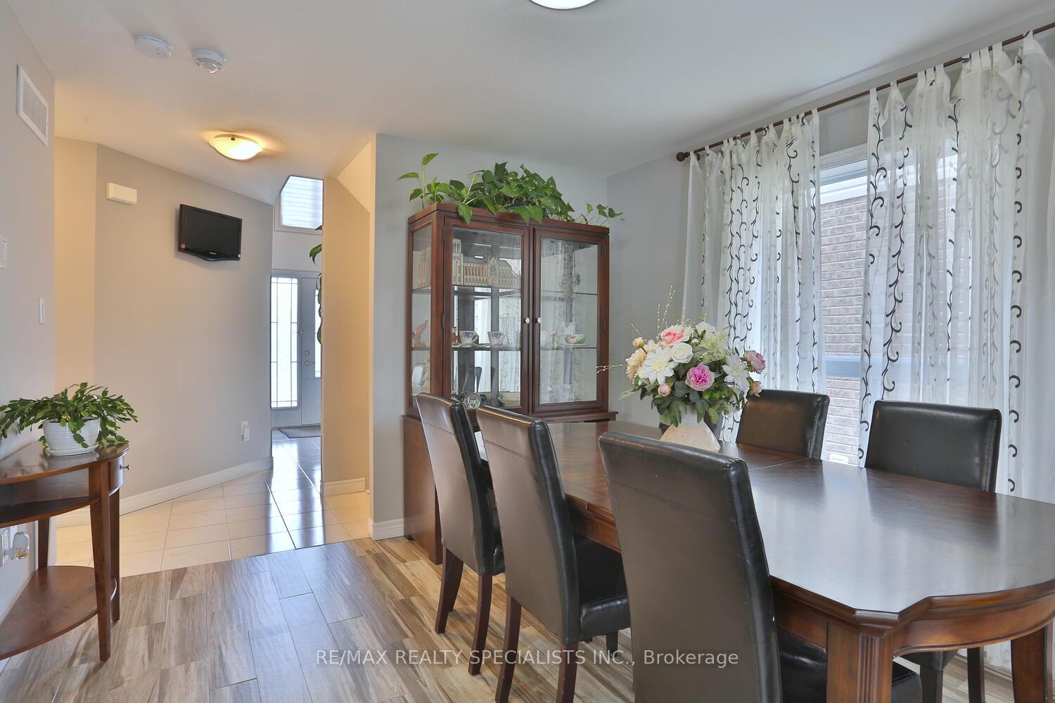 Photo 14 of 189 Macalister Boulevard, Guelph, Kortright East — HOMEH