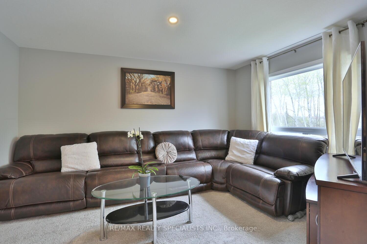 Photo 12 of 189 Macalister Boulevard, Guelph, Kortright East — HOMEH