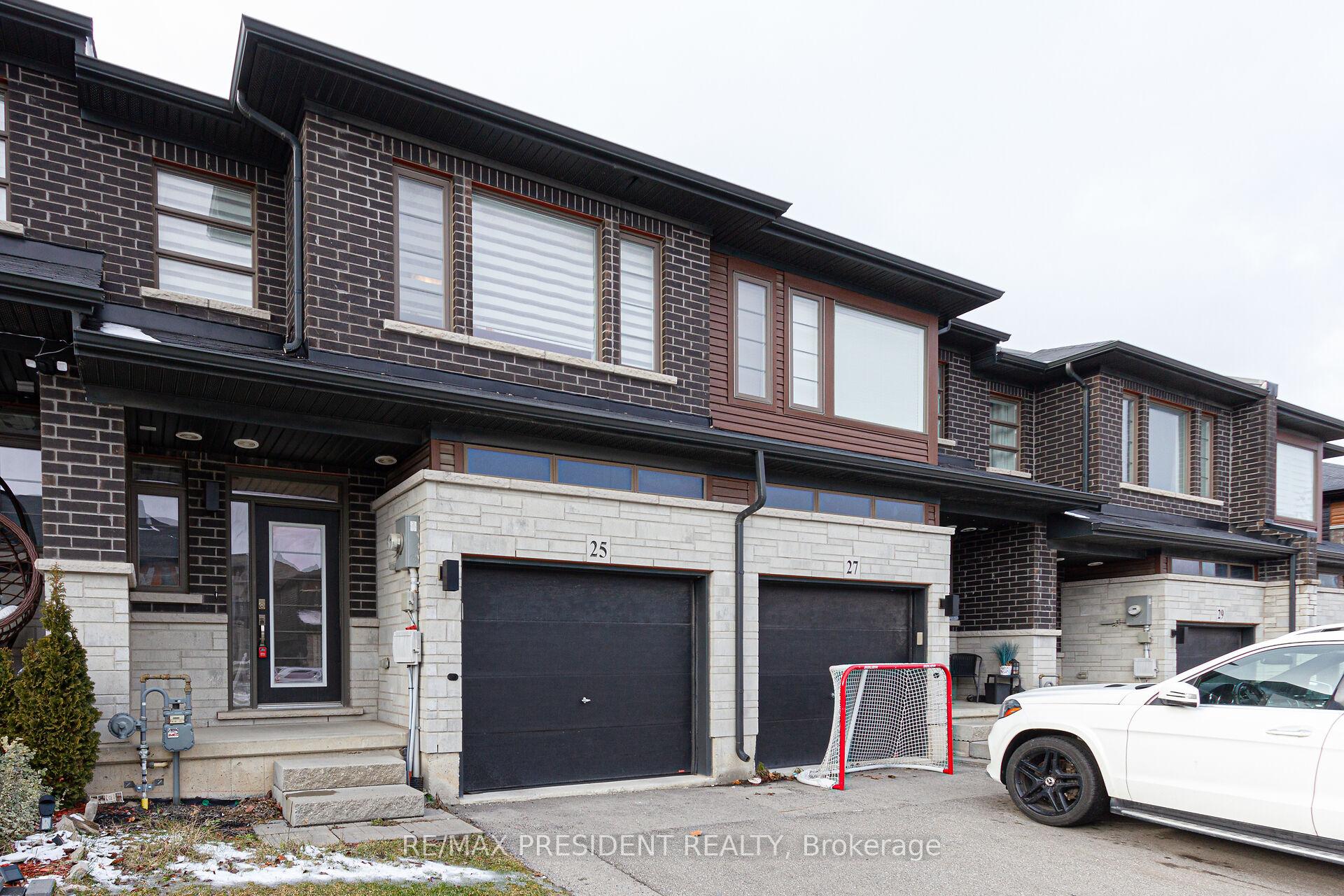 Photo 2 of 25 Greenwich Avenue, Hamilton, Stoney Creek Mountain — HOMEH