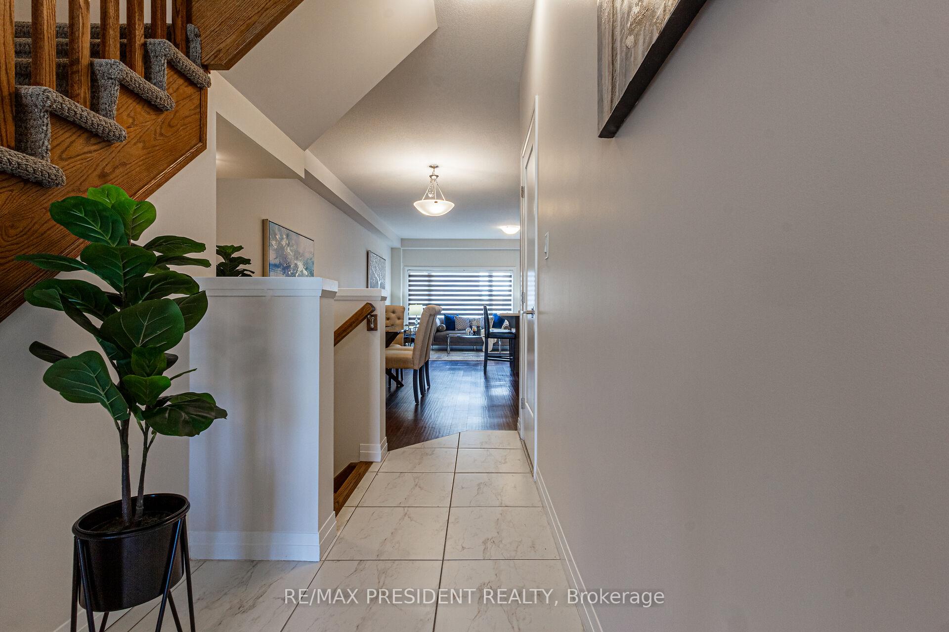Photo 5 of 25 Greenwich Avenue, Hamilton, Stoney Creek Mountain — HOMEH