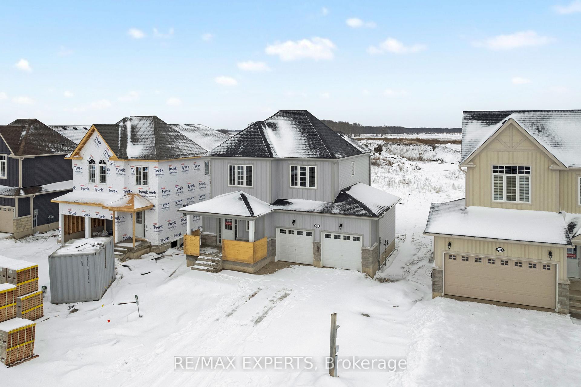Photo 2 of 282 Springfield Crescent, Clearview, Stayner — HOMEH
