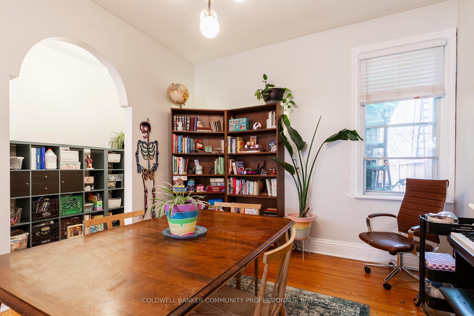 Photo 4 of 146 Walnut Street S, Hamilton, Corktown — HOMEH
