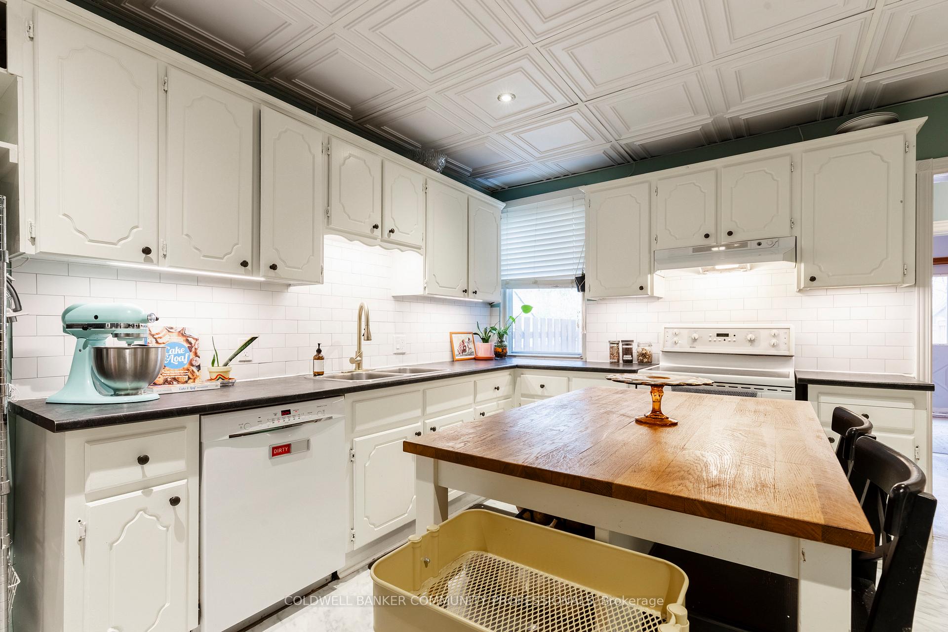 Photo 13 of 146 Walnut Street S, Hamilton, Corktown — HOMEH