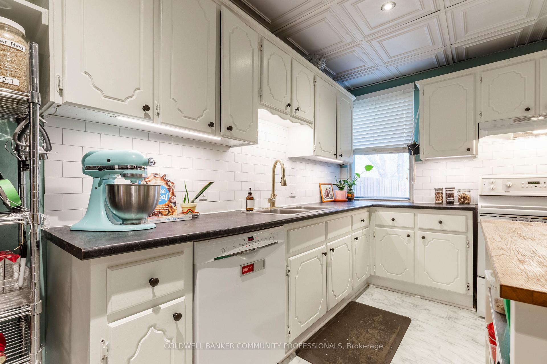Photo 16 of 146 Walnut Street S, Hamilton, Corktown — HOMEH