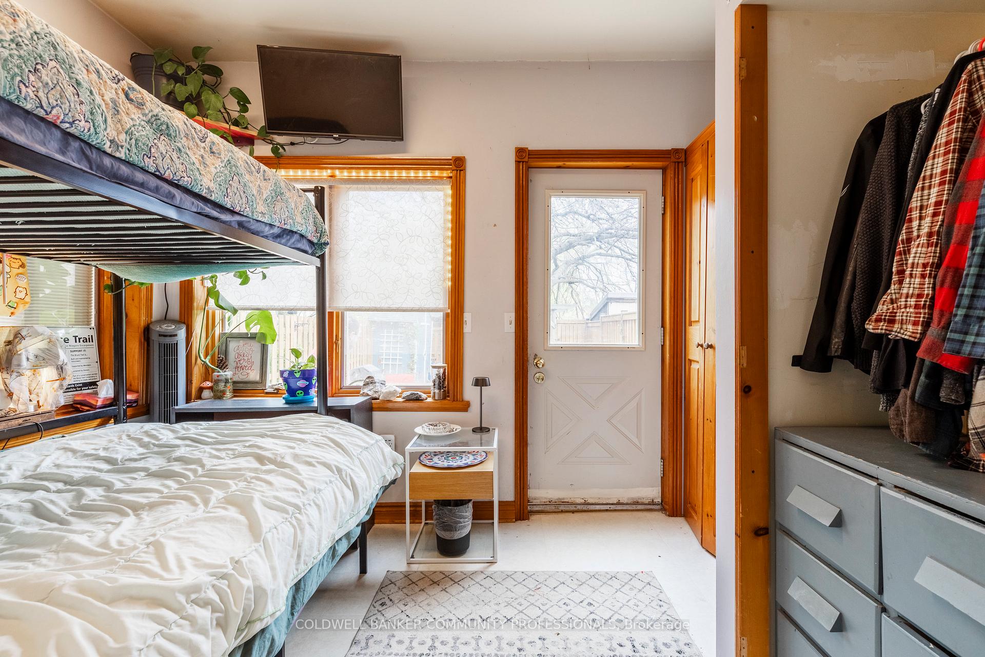 Photo 40 of 146 Walnut Street S, Hamilton, Corktown — HOMEH
