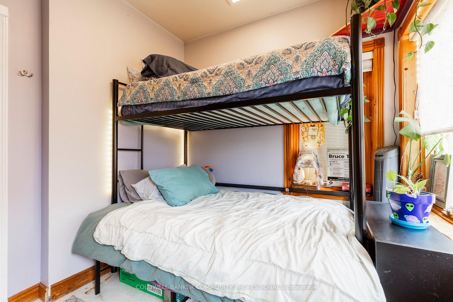 Photo 5 of 146 Walnut Street S, Hamilton, Corktown — HOMEH