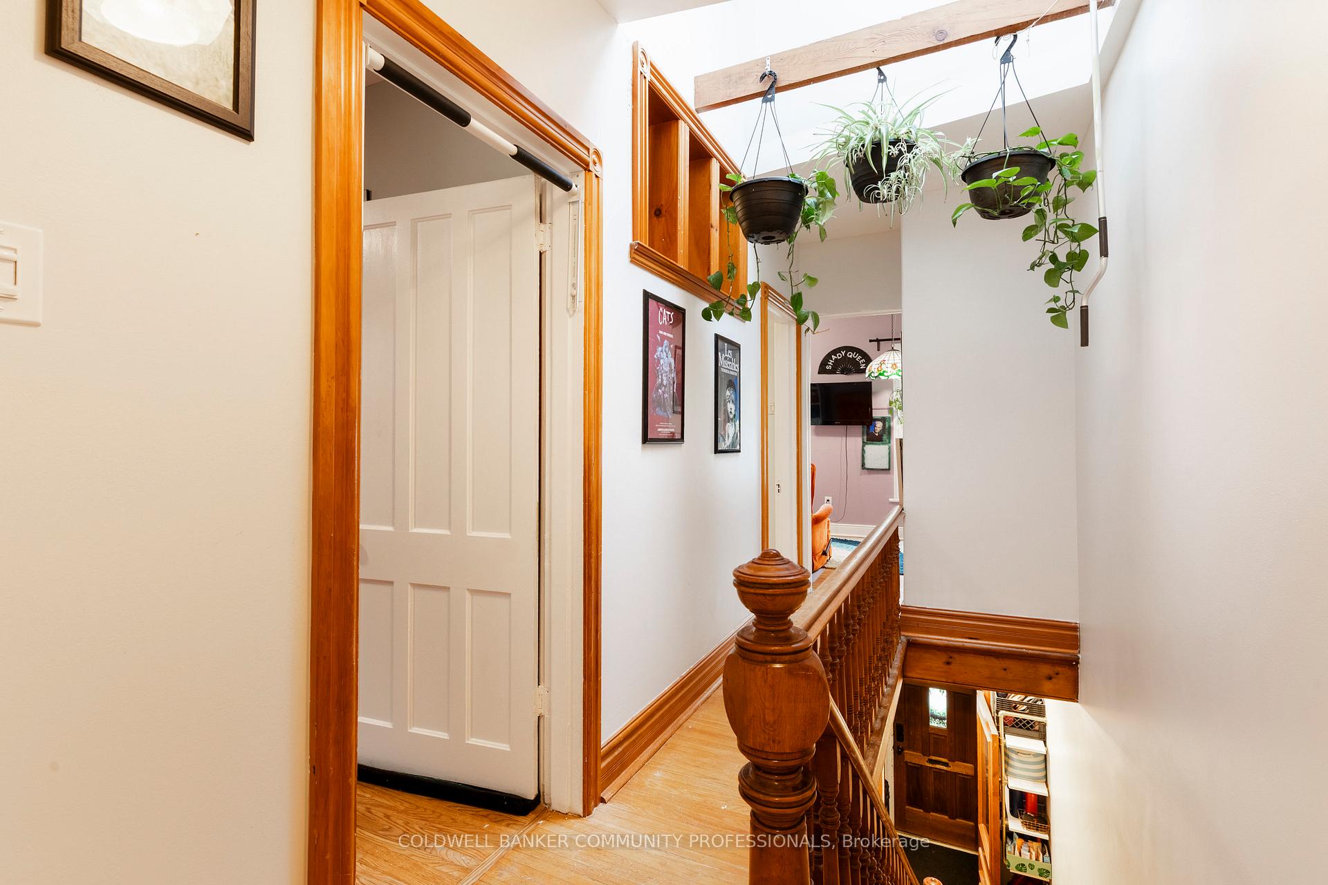 Photo 20 of 146 Walnut Street S, Hamilton, Corktown — HOMEH