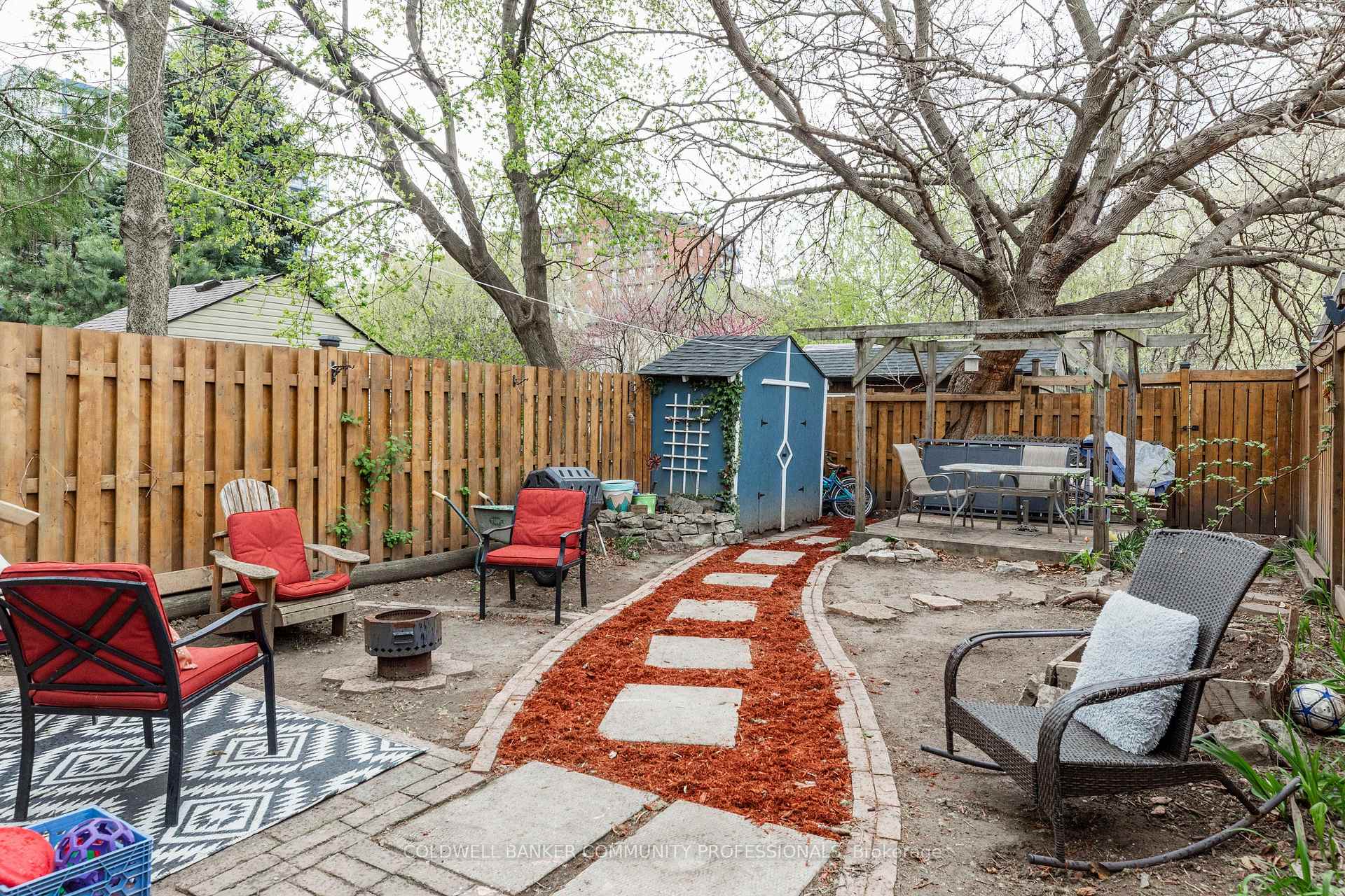 Photo 11 of 146 Walnut Street S, Hamilton, Corktown — HOMEH