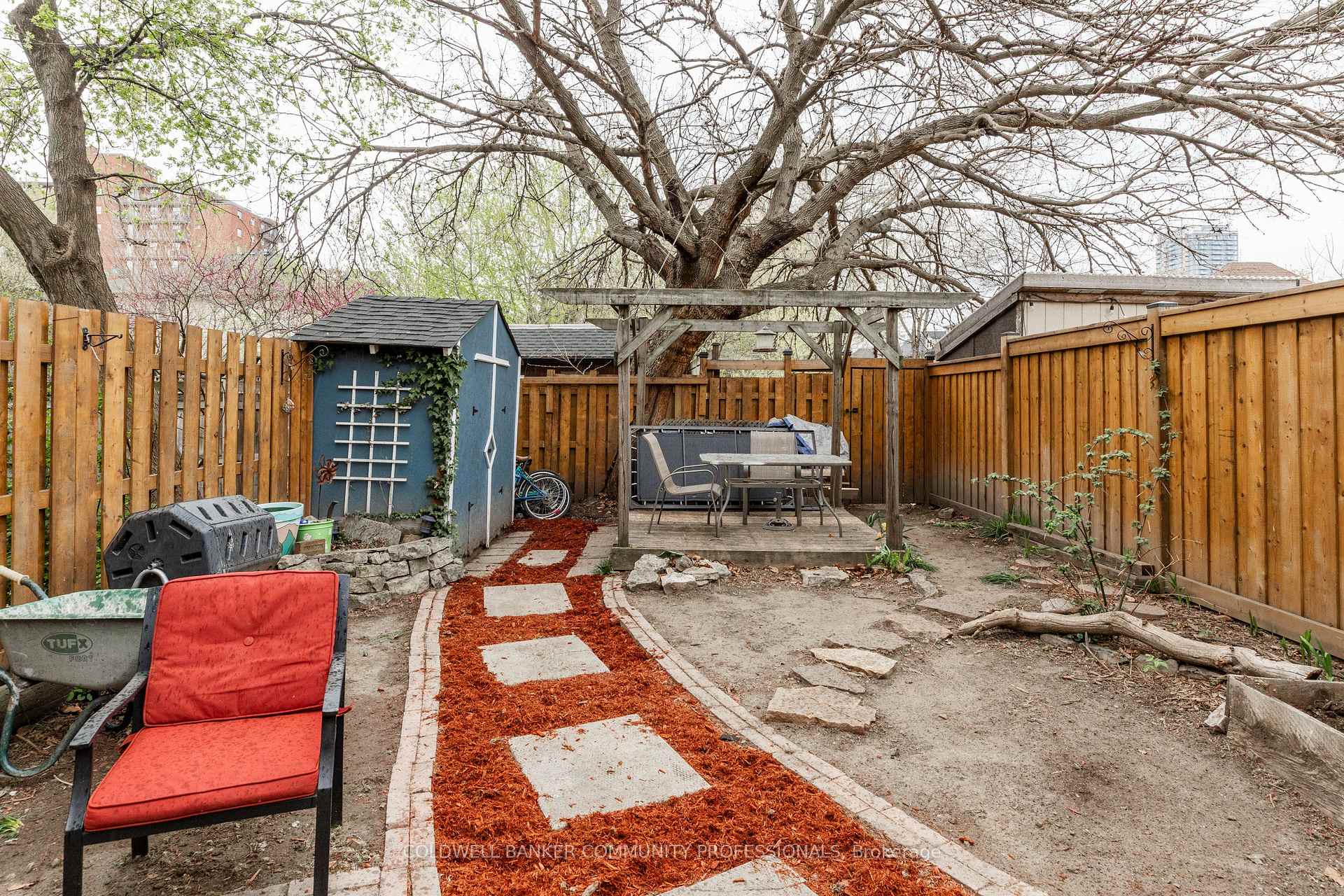 Photo 37 of 146 Walnut Street S, Hamilton, Corktown — HOMEH