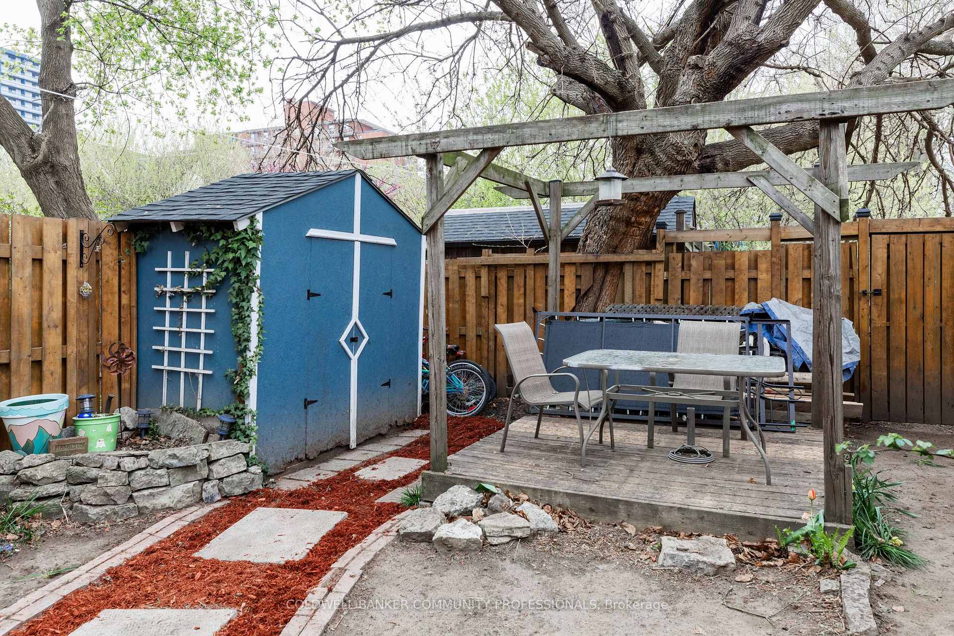 Photo 15 of 146 Walnut Street S, Hamilton, Corktown — HOMEH